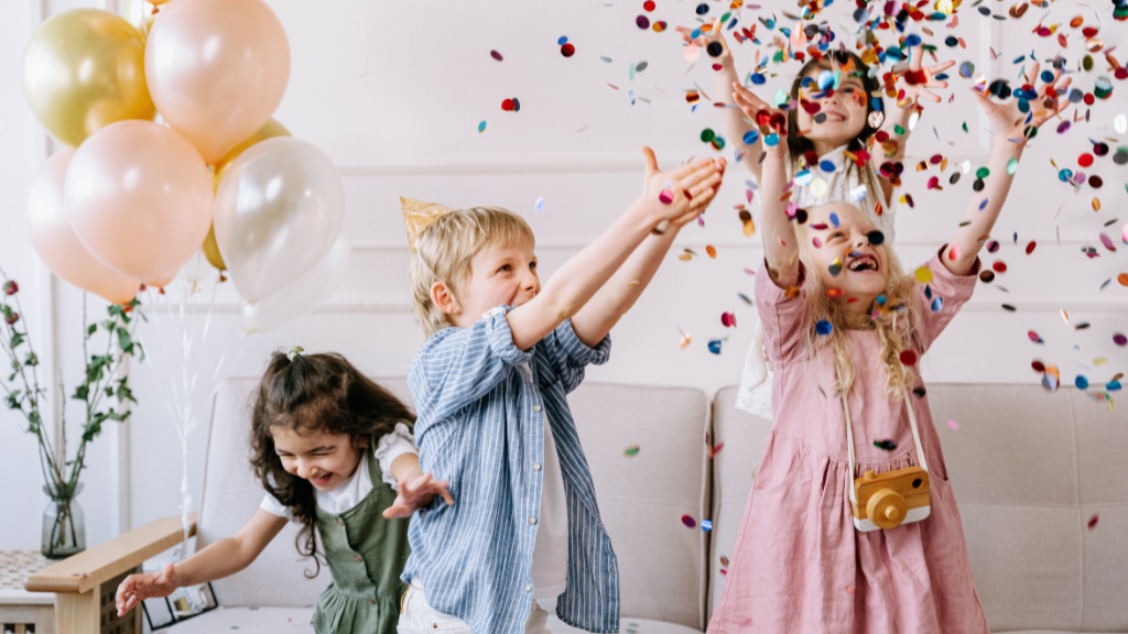 Silvester mit Kindern feiern | Tipps & Ideen