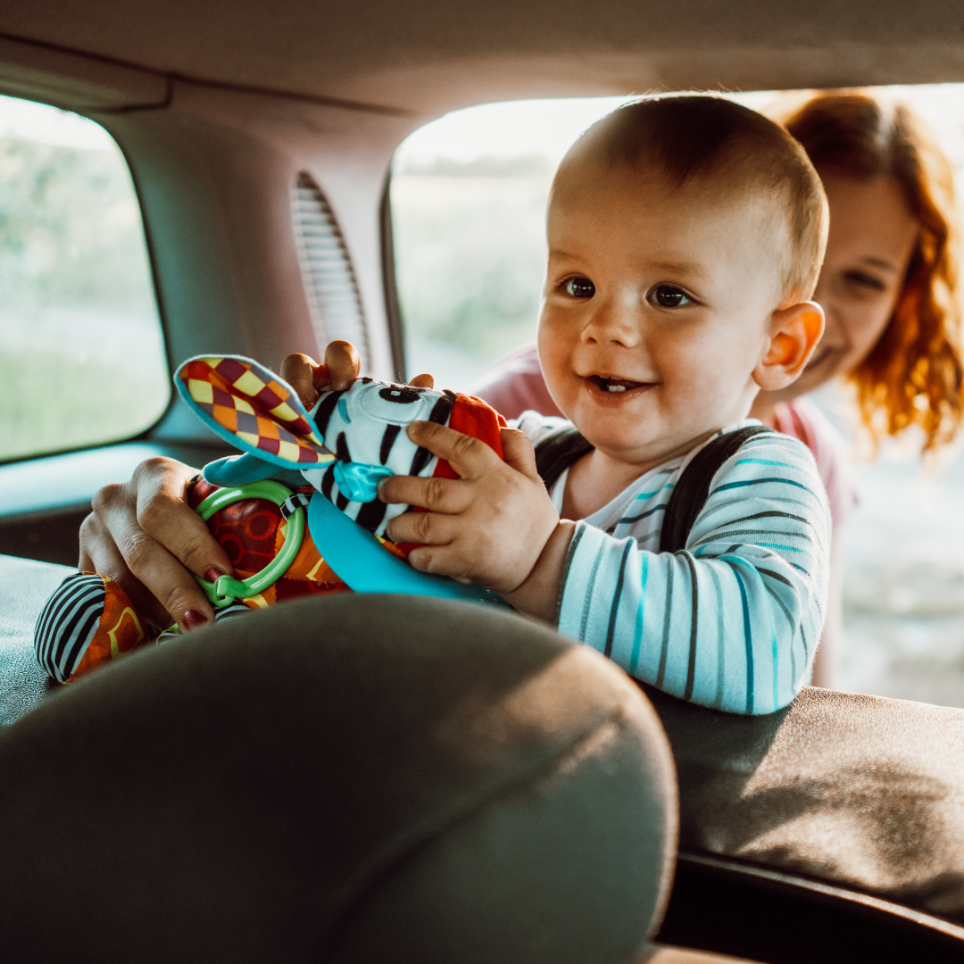Unterwegs mit Baby: Tipps für Alltag & Ausflüge