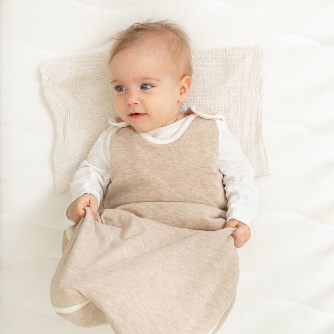 Baby nachts anziehen: So fühlt sich dein Baby wohl