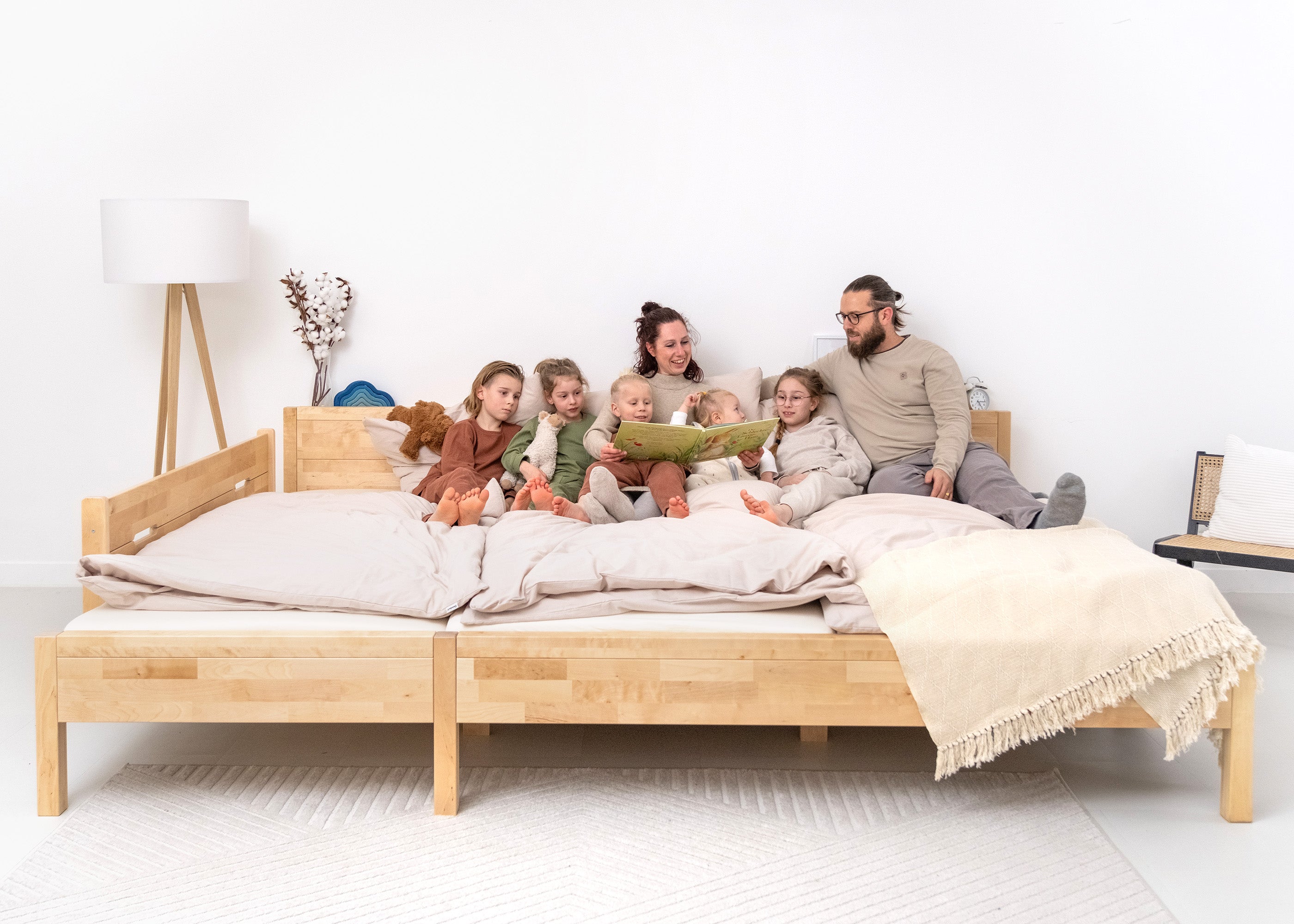 Co-Sleeping im Familienbett mit Baby: Vor- & Nachteile