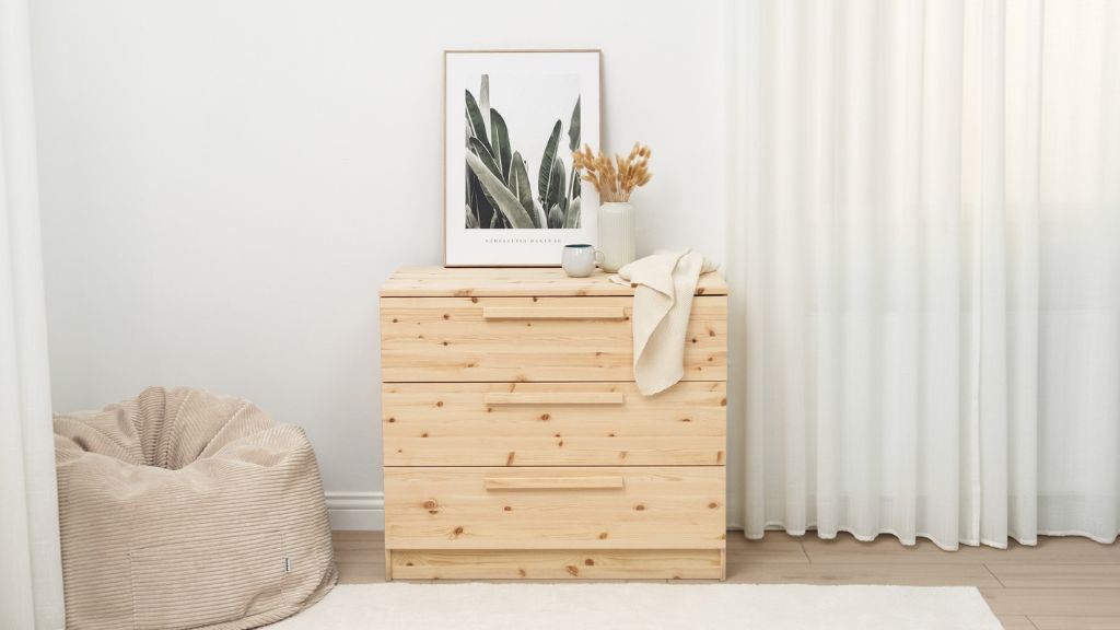 Minimalismus mit Kindern – minimalistische Einrichtung mit Kommode.