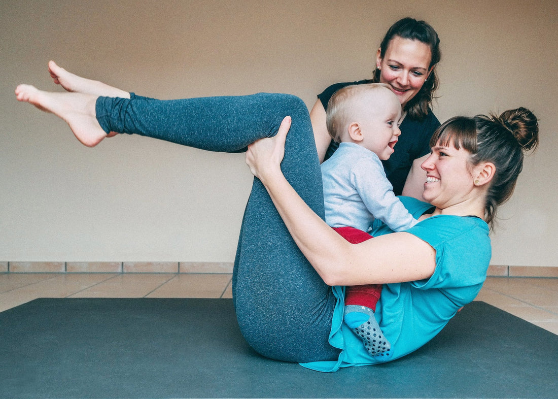 Prebaby-Body: Mama und Kind beim Sport.