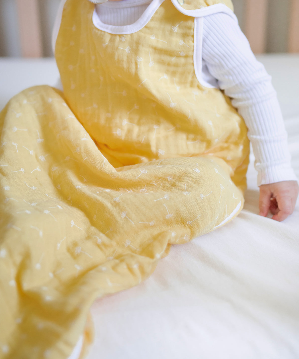 Baby Musselin Sommerschlafsack aus Baumwolle in Vanille Pusteblume.