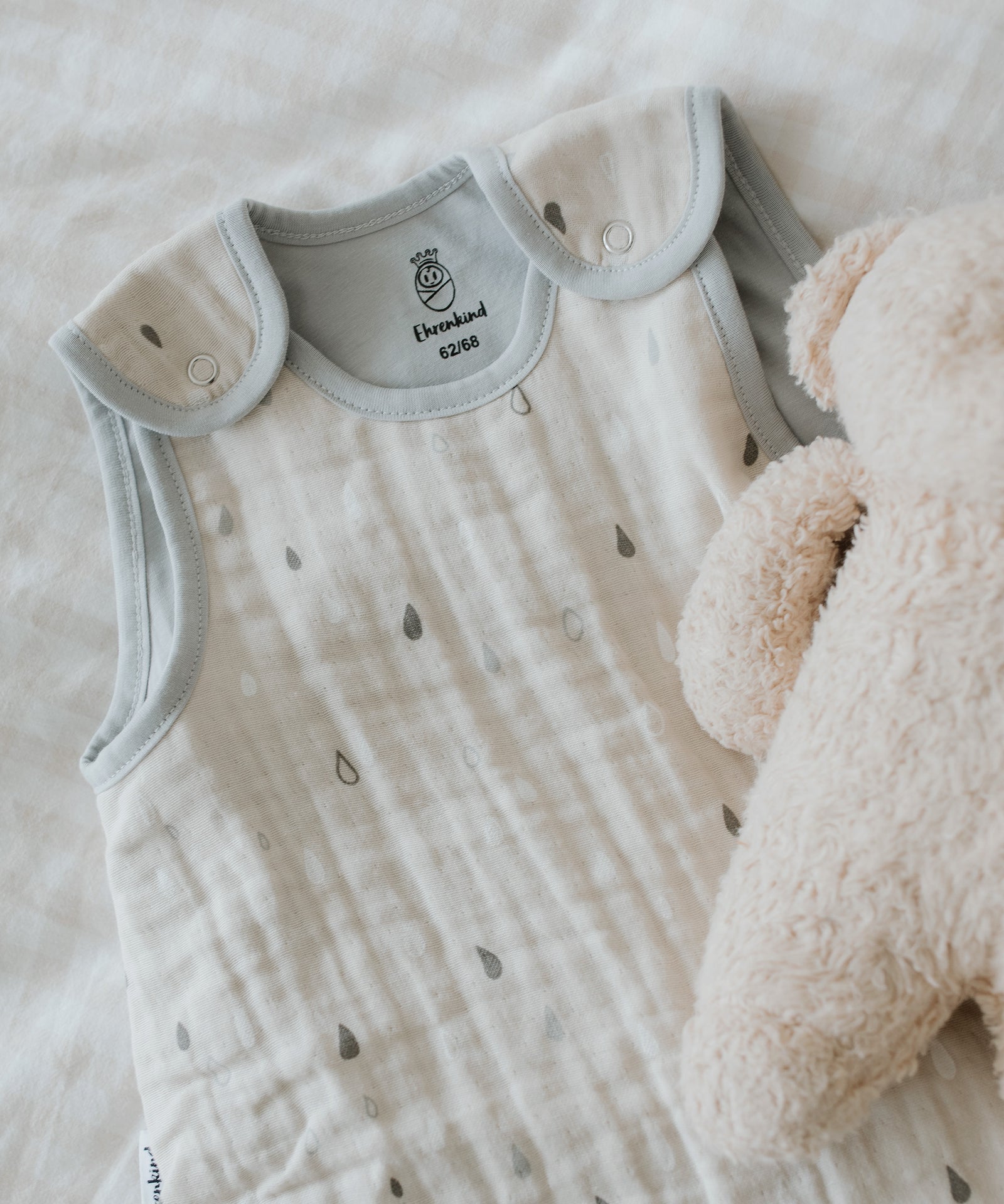 Nahaufnahme Babyschlafsack aus Musselin.