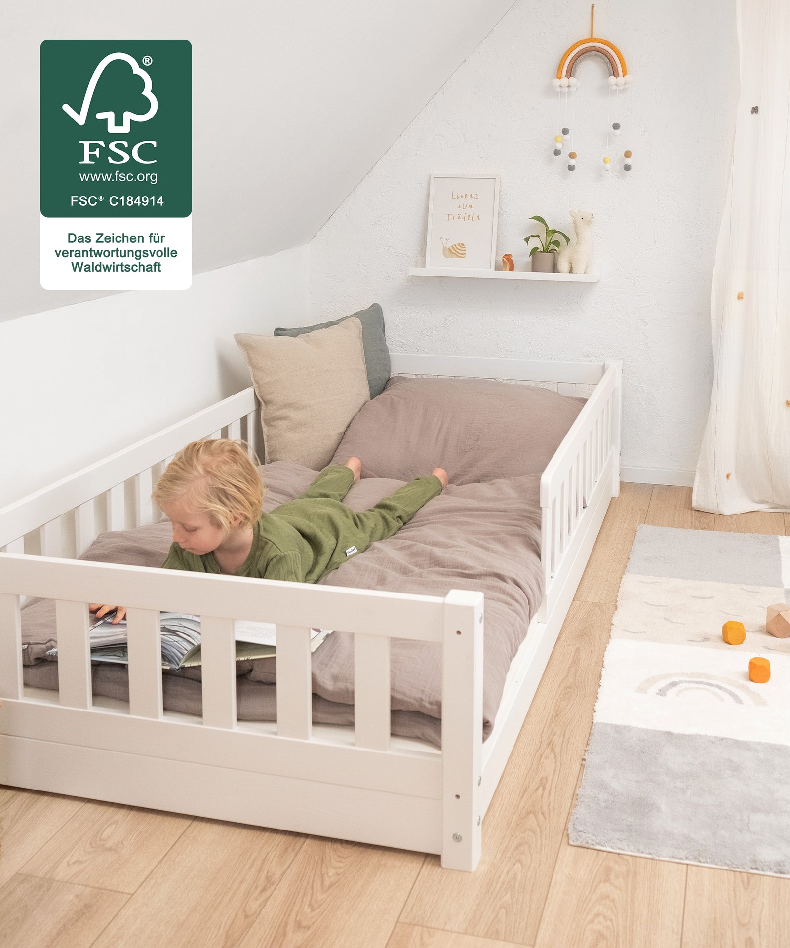 Bodenbett Lille  |  Kiefer Hellgrau  |  90 × 200 cm