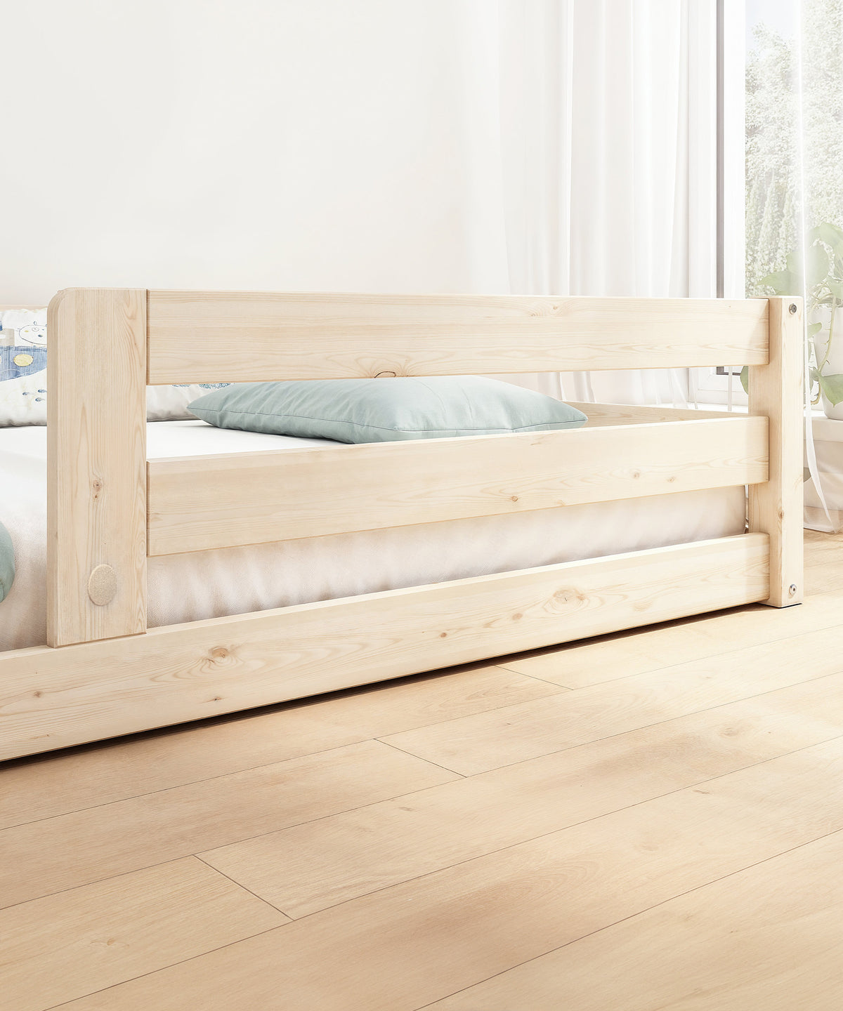 Bodenbett Kiefer K3 Natur mit Rausfallschutz.