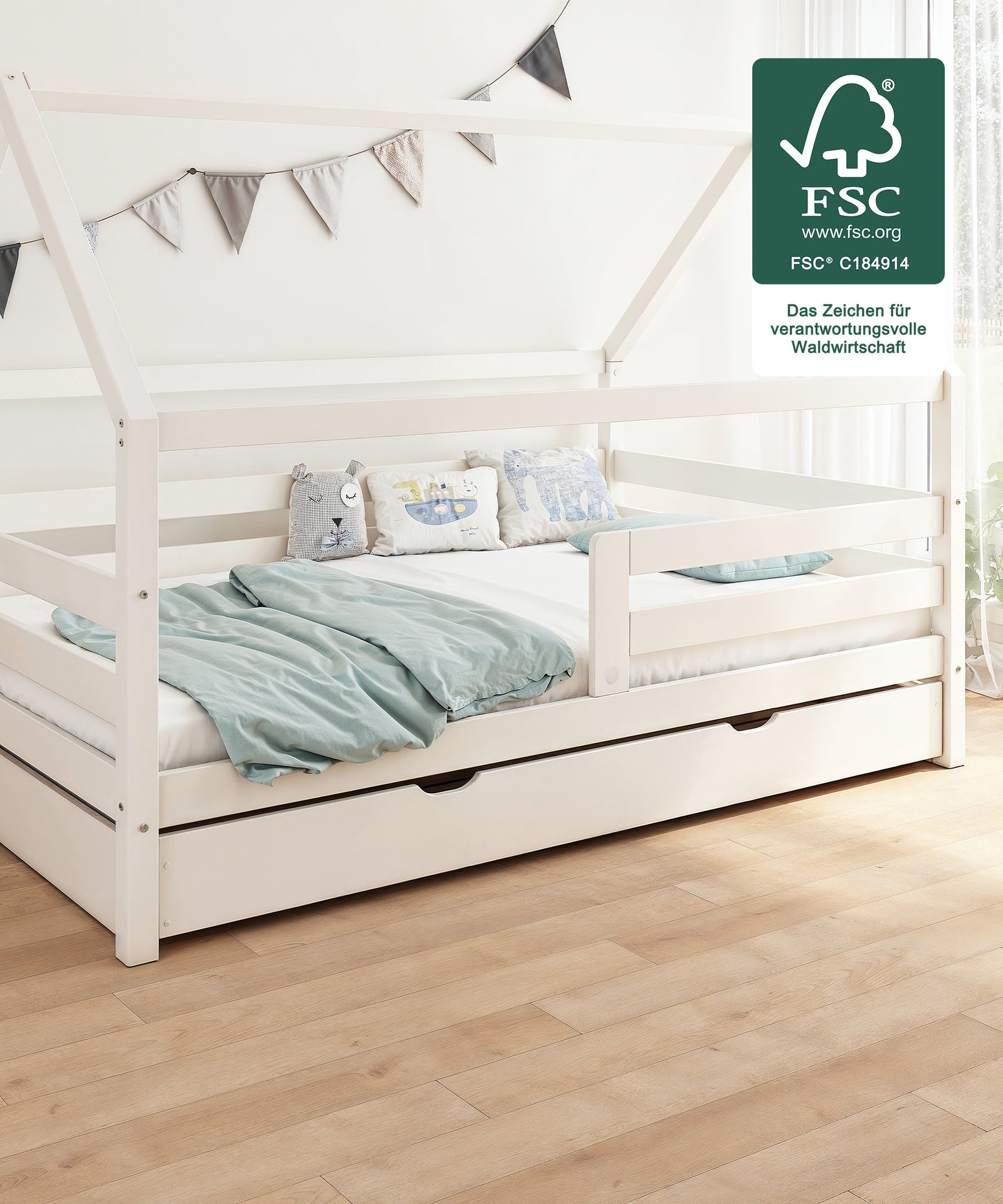 Hausbett Kiefer K3 in weiß mit Doppelschublade für extra Stauraum.