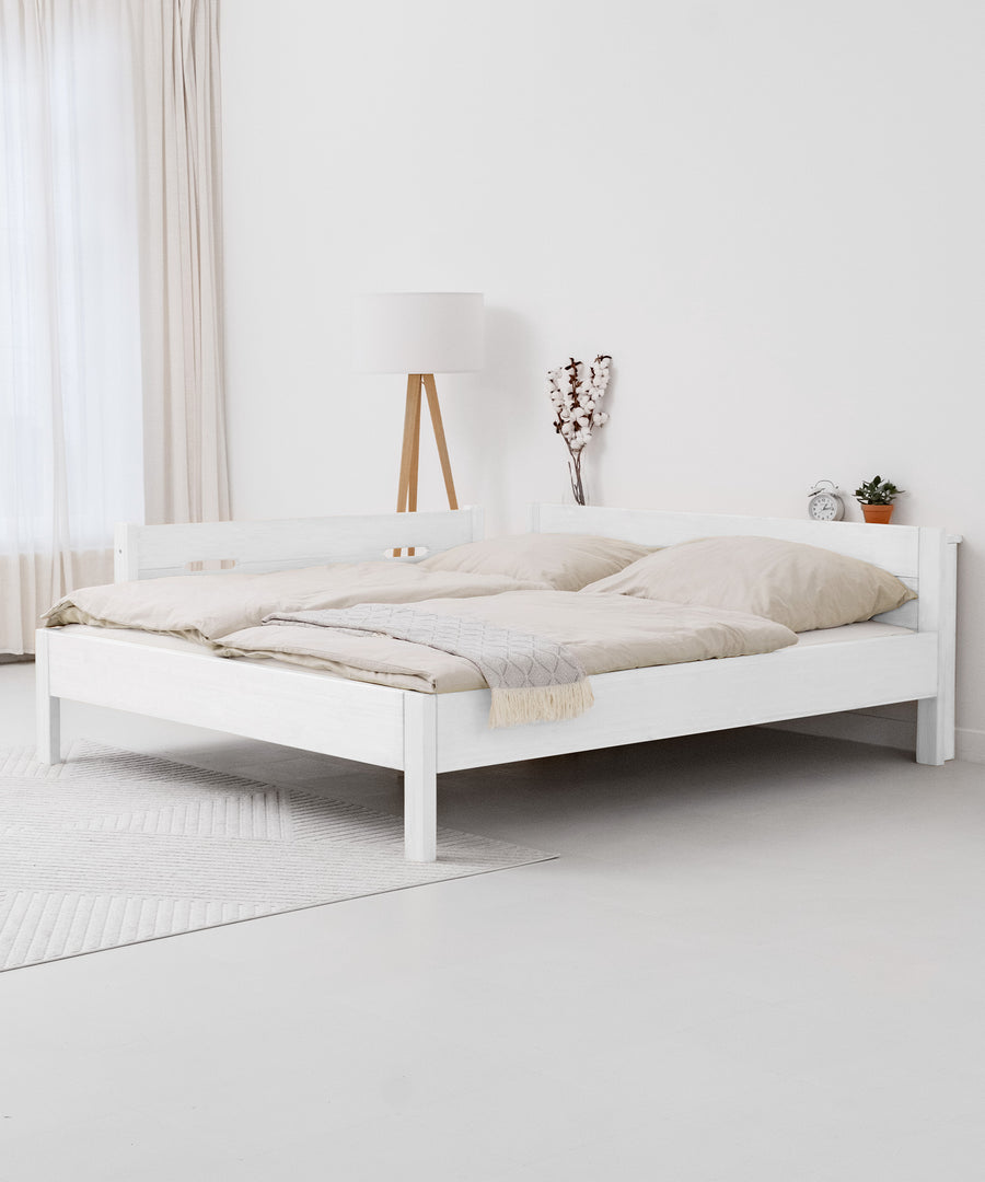 Doppelbett 180x200 cm Kiefer weiß Standardhöhe.