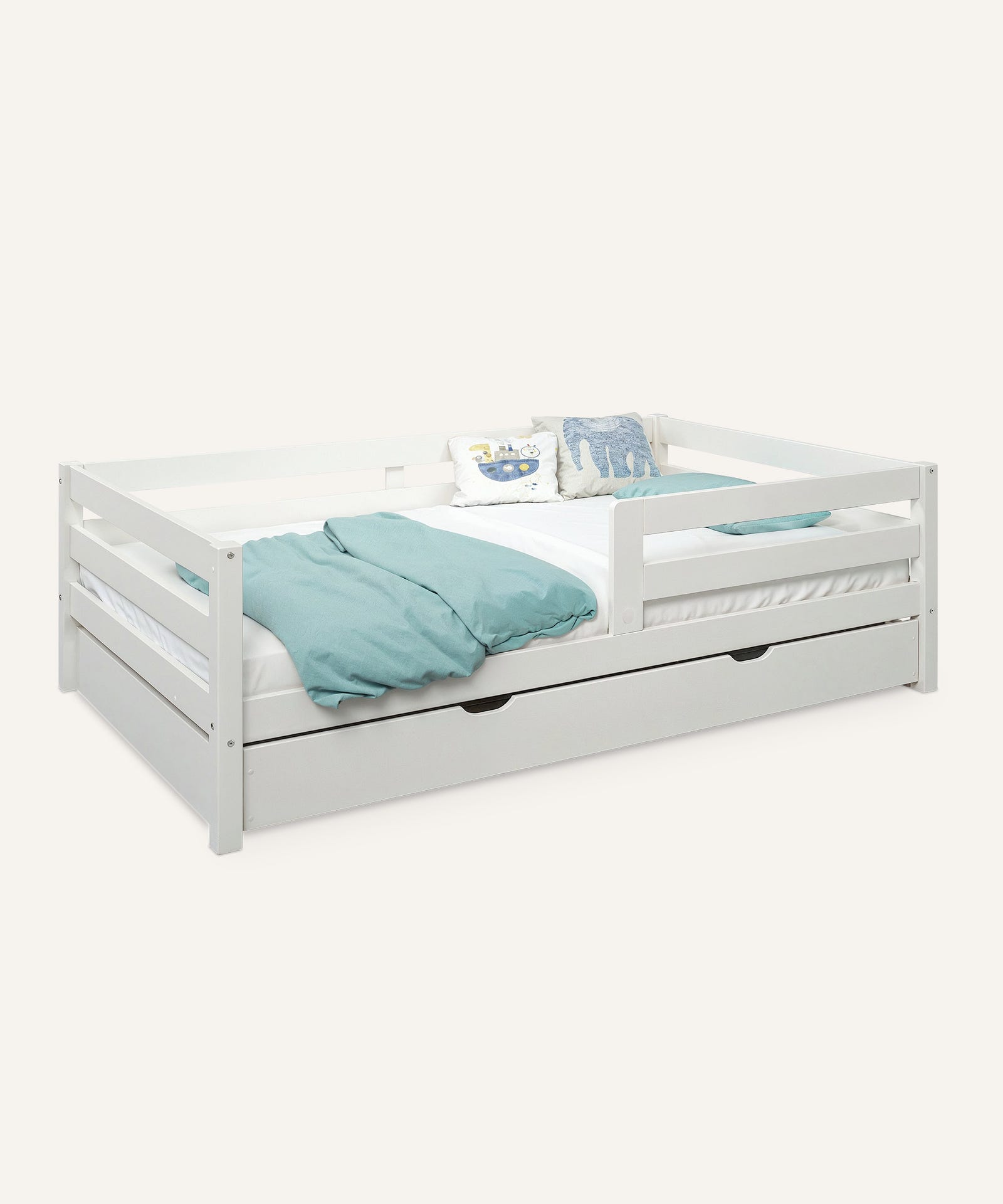 Kinderbett Kiefer K3 weiß mit Bettkasten.