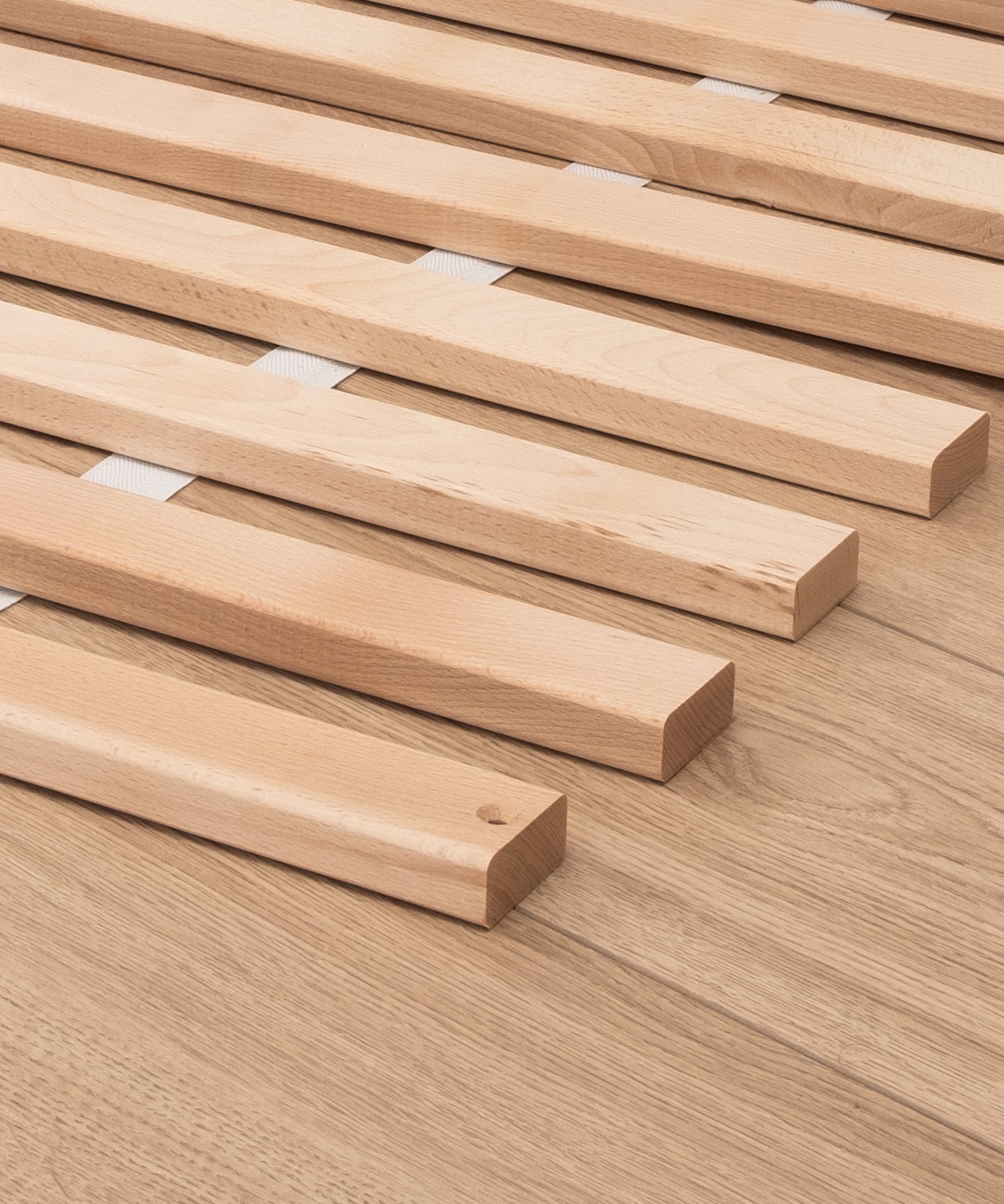 Hochwertig & stabil*Der Rollrost ist aus nachhaltigem, stabilem Buchenholz gefertigt und mit den geschliffenen Kanten besonders hochwertig verarbeitet.|Rollrost aus hochwertigem Buchenholz.