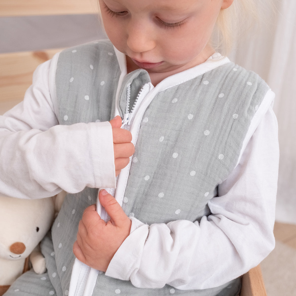 Schlafsack mit Kinnschutz am Reißverschluss.