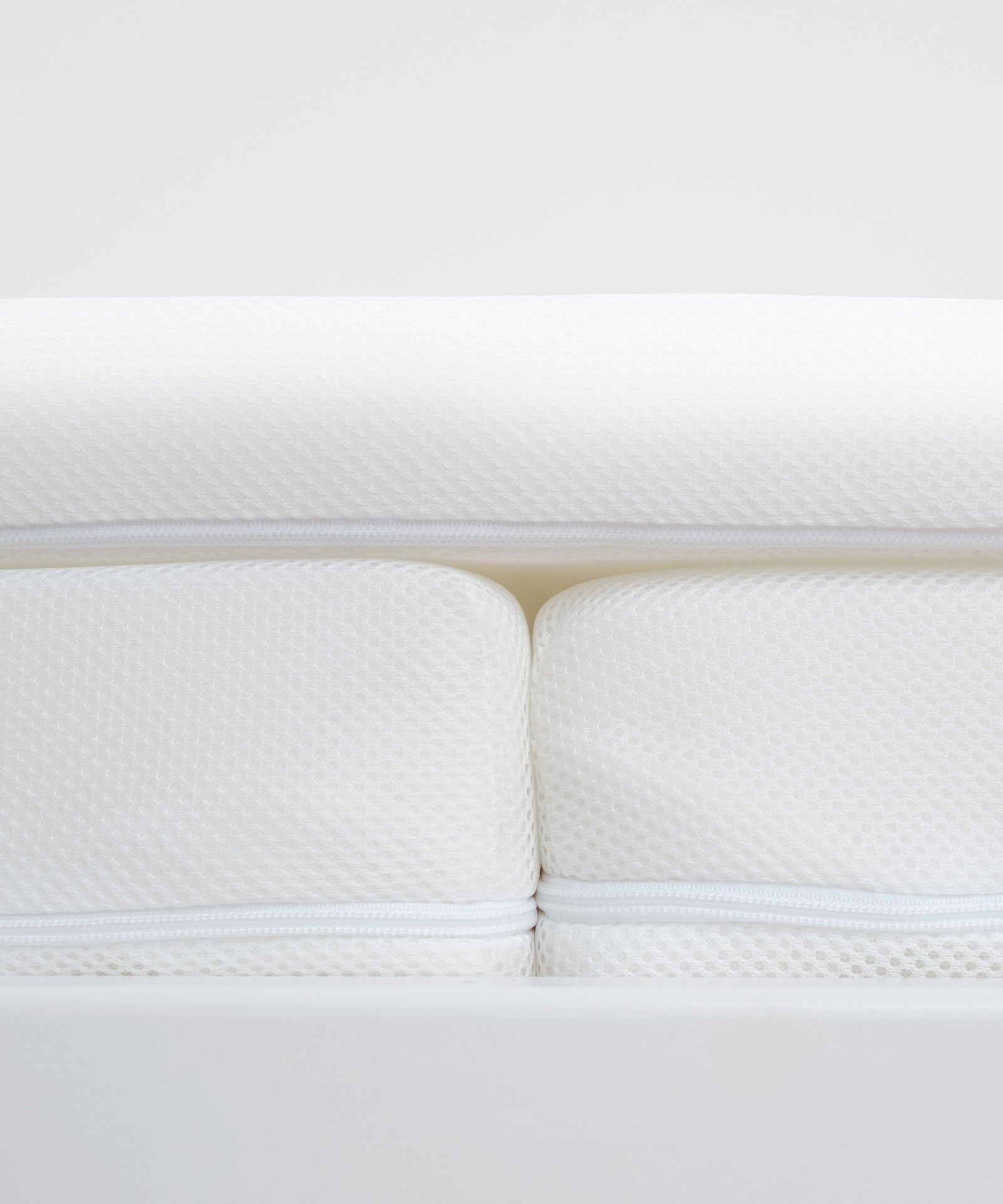 Macht aus 2 Matratzen 1*Betten in Größe 180 × 200 cm mit zwei 90 cm Matratzen werden durch die Matratzenauflage zu einer durchgängigen Liegefläche.|Matratzentopper für durchgängige Liegefläche.