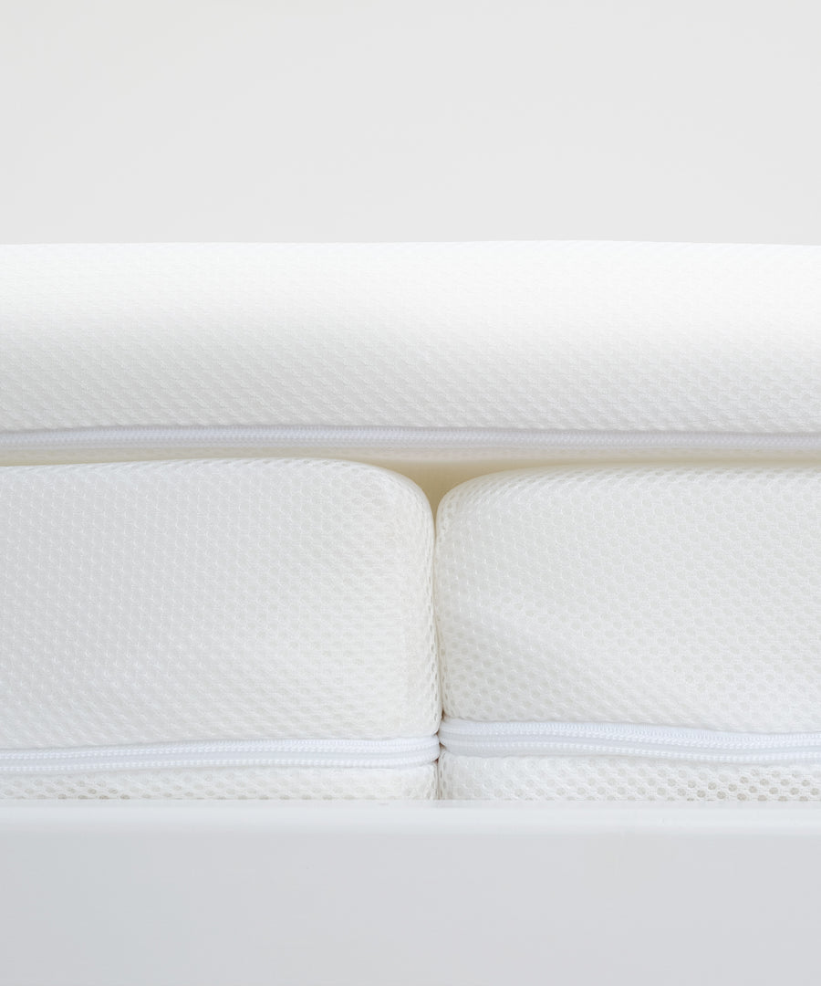 Macht aus 2 Matratzen 1*Betten in Größe 180 × 200 cm mit zwei 90 cm Matratzen werden durch die Matratzenauflage zu einer durchgängigen Liegefläche.|Matratzentopper für durchgängige Liegefläche.
