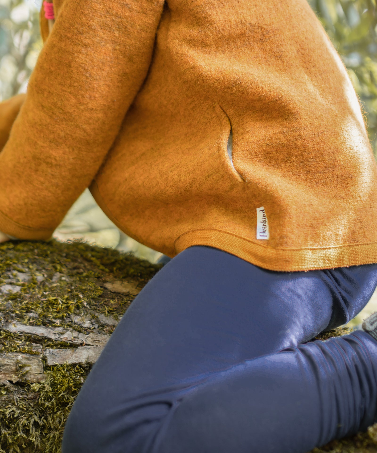 Walkjacken in vielen Größen erhältlich, hier Walkjacke in safrangelb.