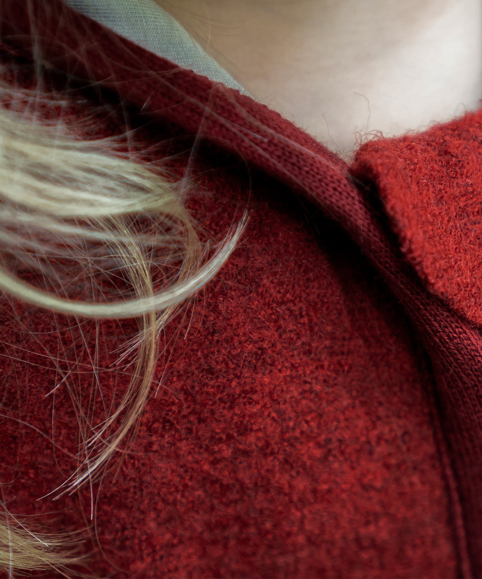 Weich & bequem*Dank des weichen, anschmiegsamen Materials wird dein Kind beim Spielen und Klettern in seiner Bewegungsfreiheit nicht eingeschränkt.|Nahaufnahme Reißverschlussschutz der Walkjacke.