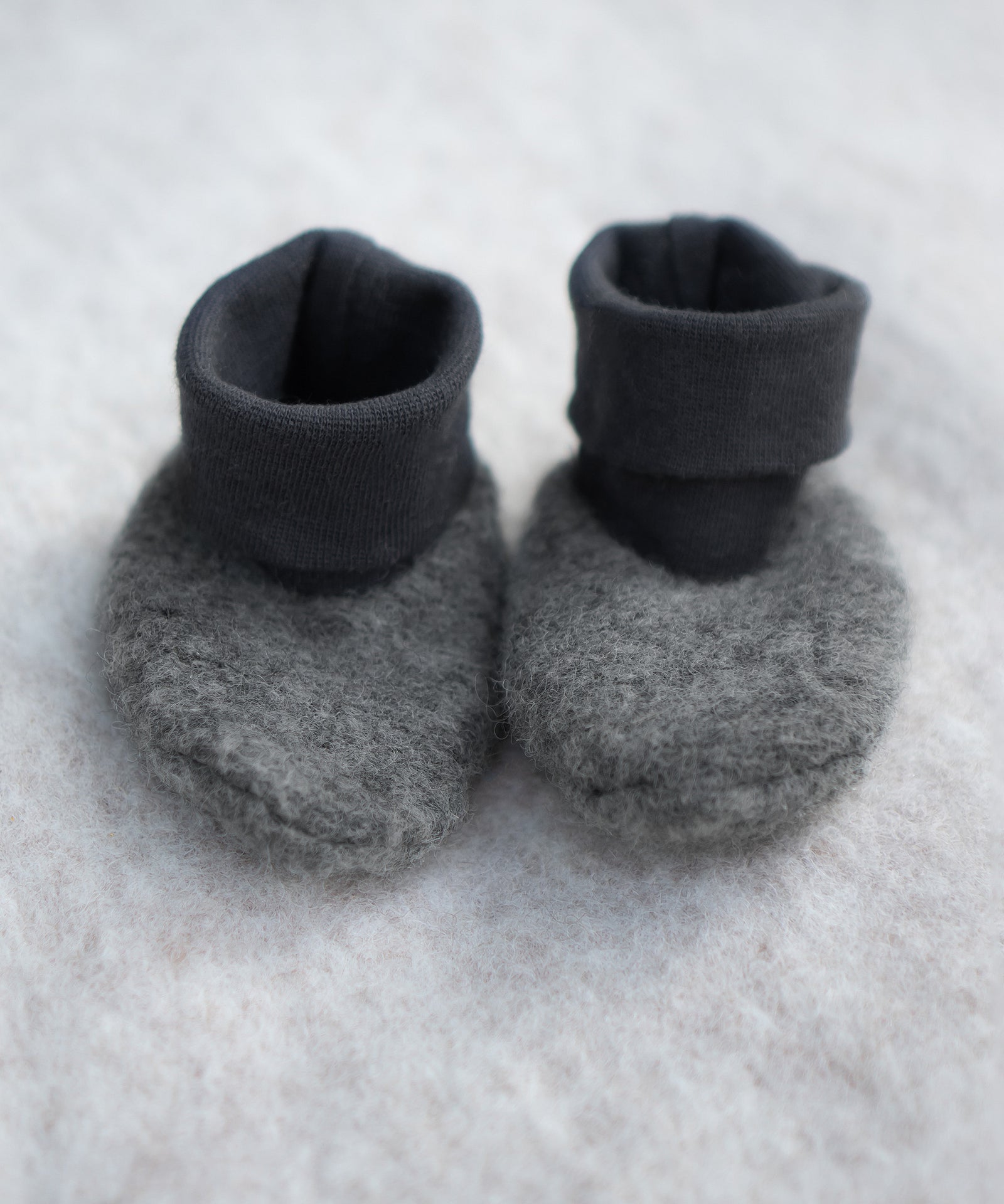 Graue Walkschühchen.