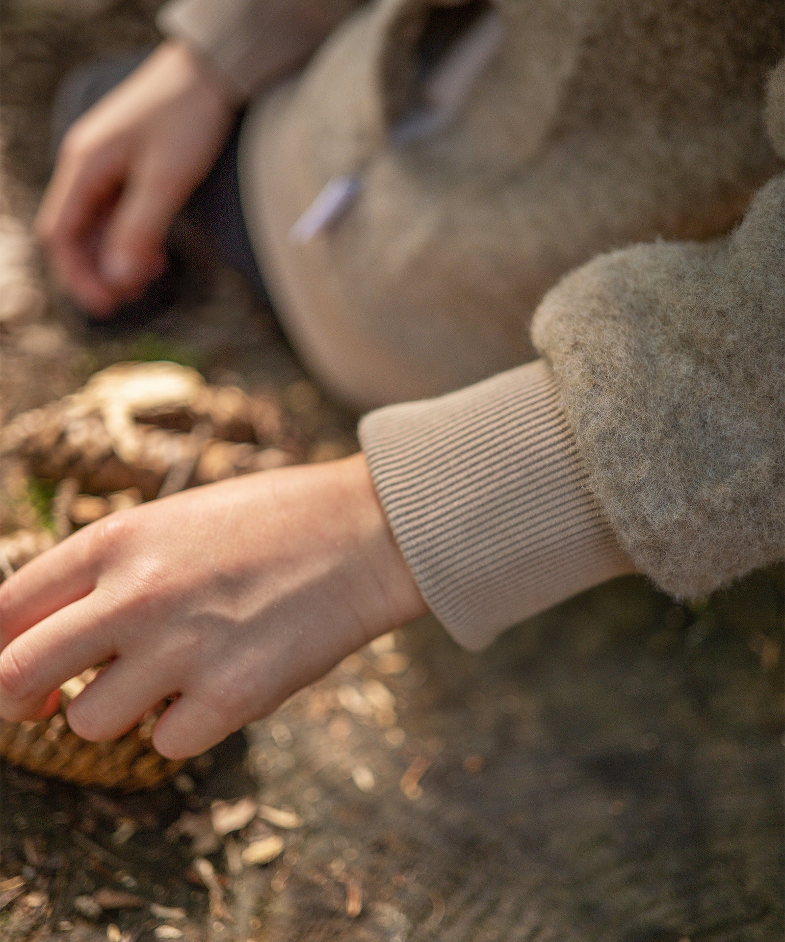 Flexible Feinripp-Bündchen*Die praktischen Bündchen sorgen für höchsten Komfort - so sitzt die Wollfleece-Jacke bequem, ohne zu verrutschen.|Nahaufnahme Feinripp-Bündchen an Wollfleece-Jacke.