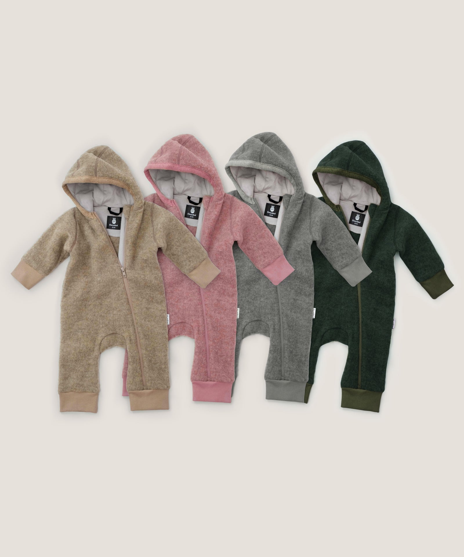 Wollfleeceoverall in vier Farben.