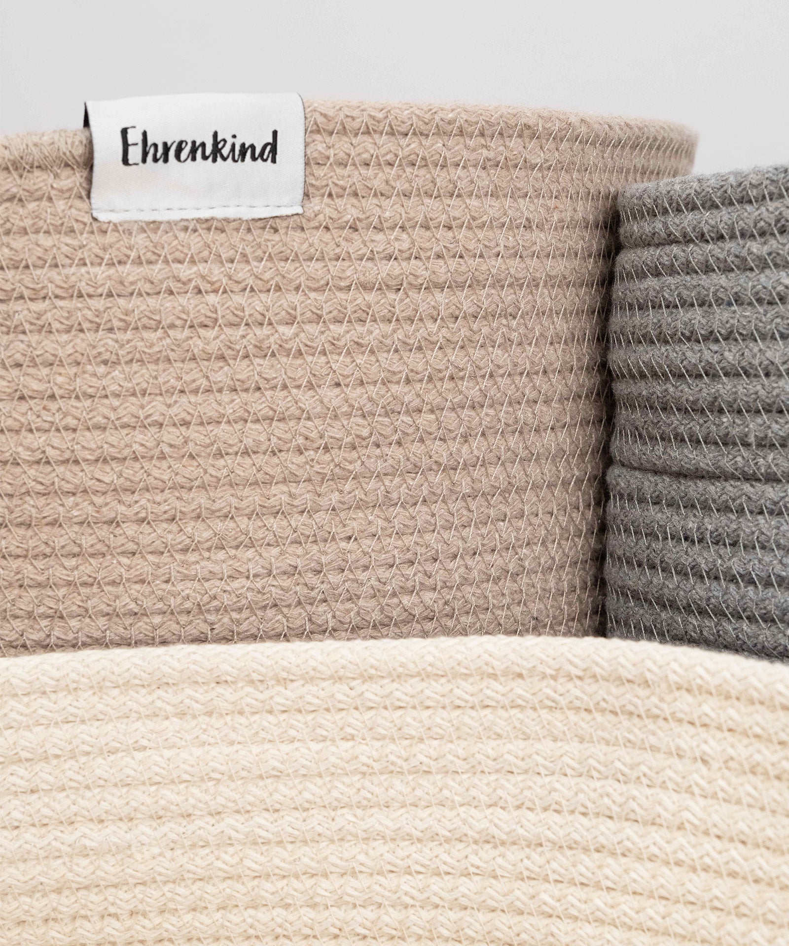 Natürliche Qualität im Detail*Das geflochtene Baumwollseil ist geschmeidig, stabil und überzeugt mit einer zeitlosen, natürlichen Optik.| Detailbild vom Baumwollseil der Aufbewahrungskörbe.