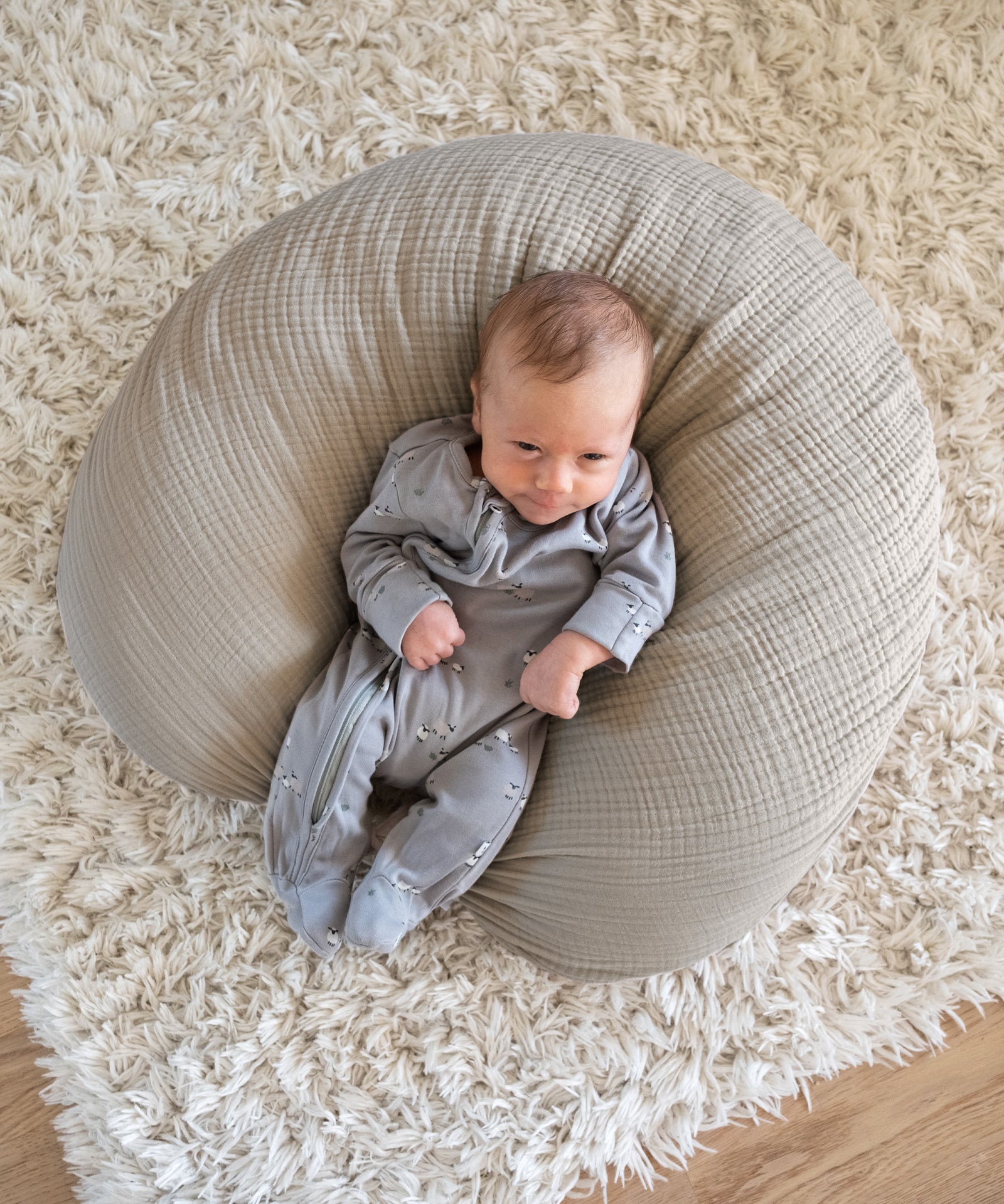 Stillkissen als Nestchen für Baby.