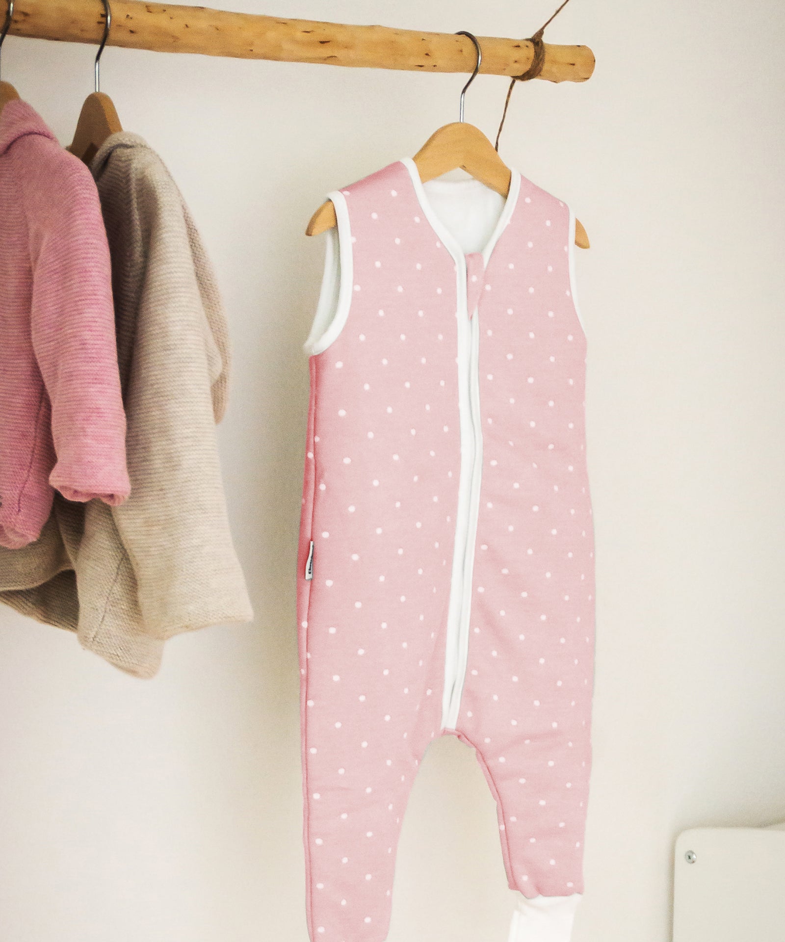 Babyschlafsack mit Füßen in Rosé