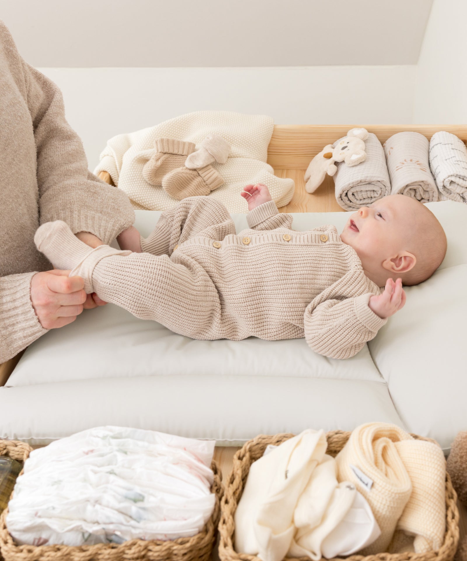 Weich gepolstert*Auf der weich gepolsterten Wickelauflage liegt dein Baby bequem und geborgen – für Momente voller Nähe und Fürsorge.|Weich gepolsterte Wickelauflage für komfortables Wickeln