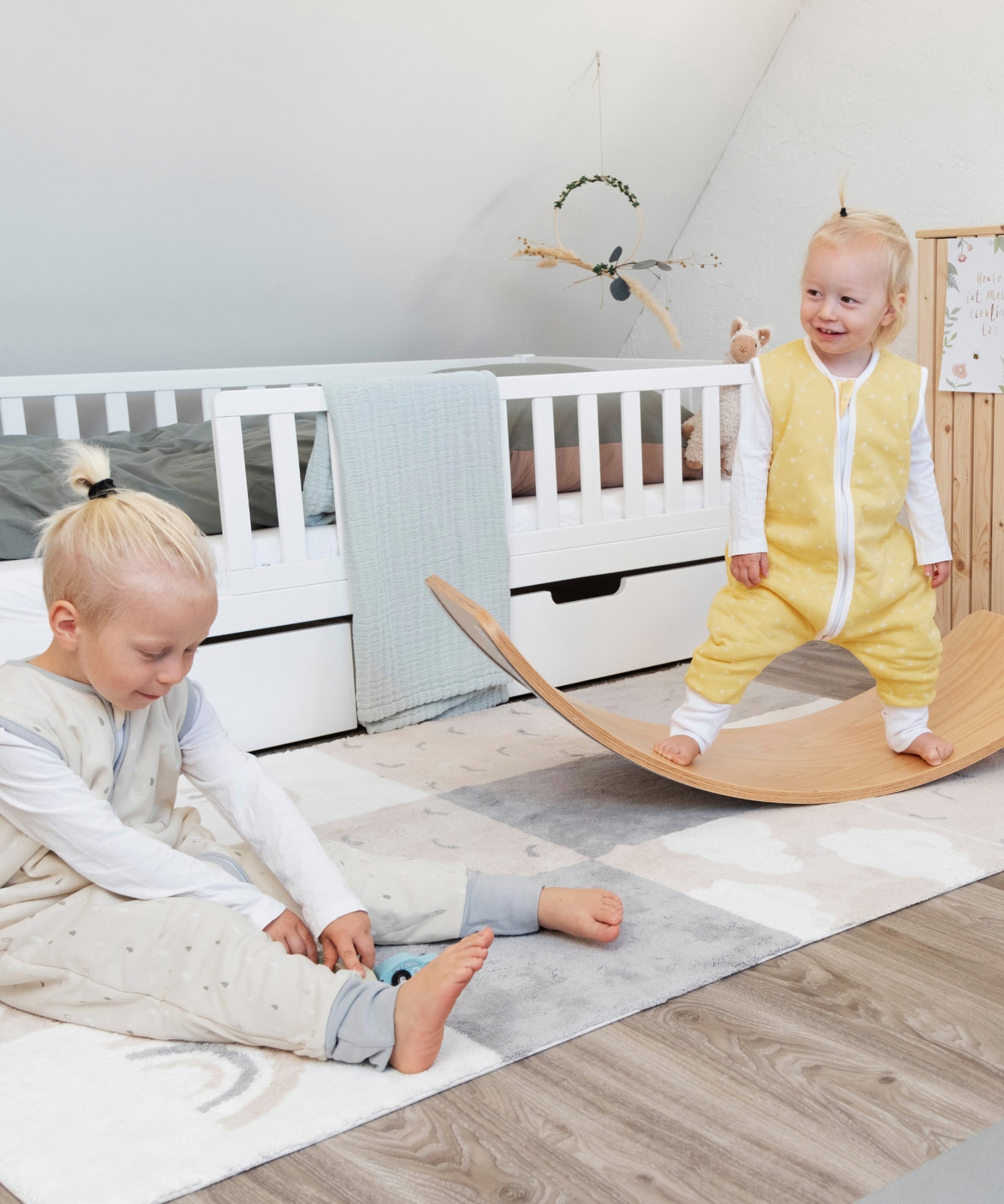 Babyschlafsack mit Füßen für aktive Laufkinder