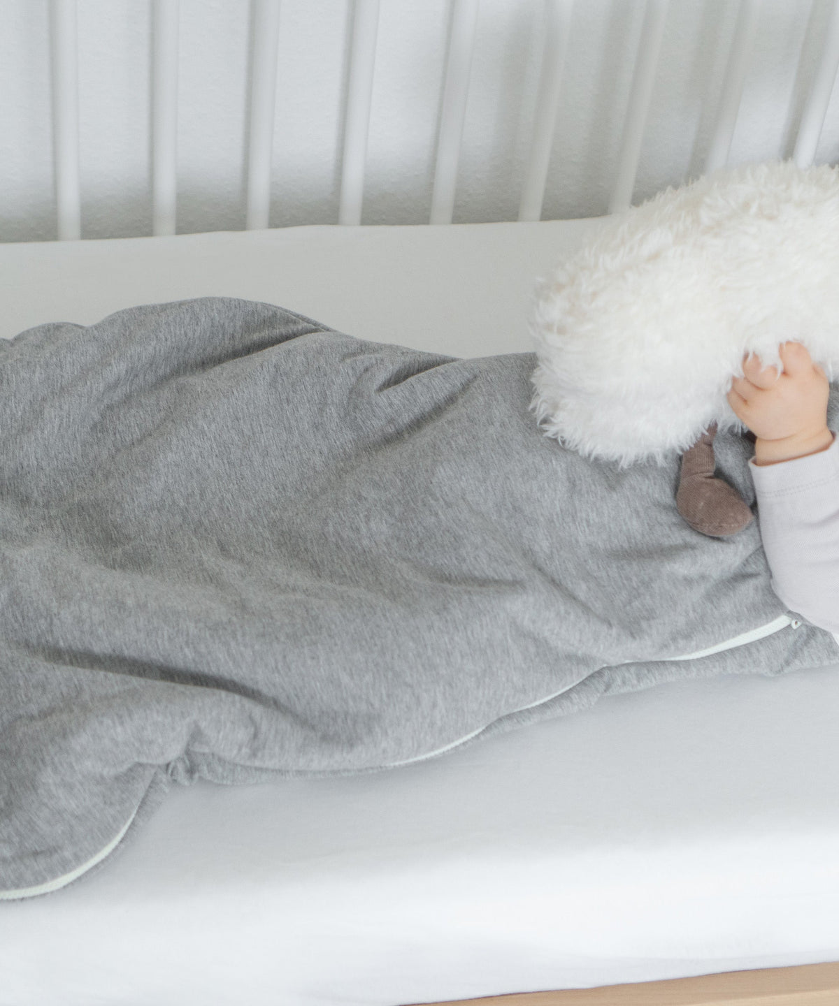Babyschlafsack mit 2.0 TOG und Wollfüllung.