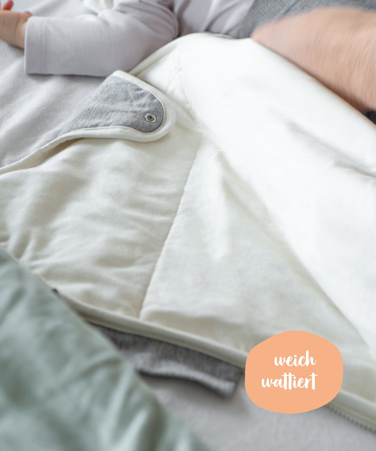 Weich wattierter Babyschlafsack mit 100 % Wollwattierung.