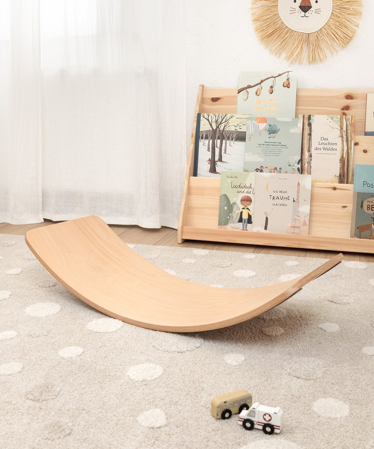 Produktbild von Balance Wippe Kinder Navaris Balance Board Für Kinder Aus Holz - Indoor Wippe Wackelbrett 81 X 28 Cm - Balancierbrett Ab 3 Jahren - Balancieren Turnen - Rutschbrett Natur Balance Kinder