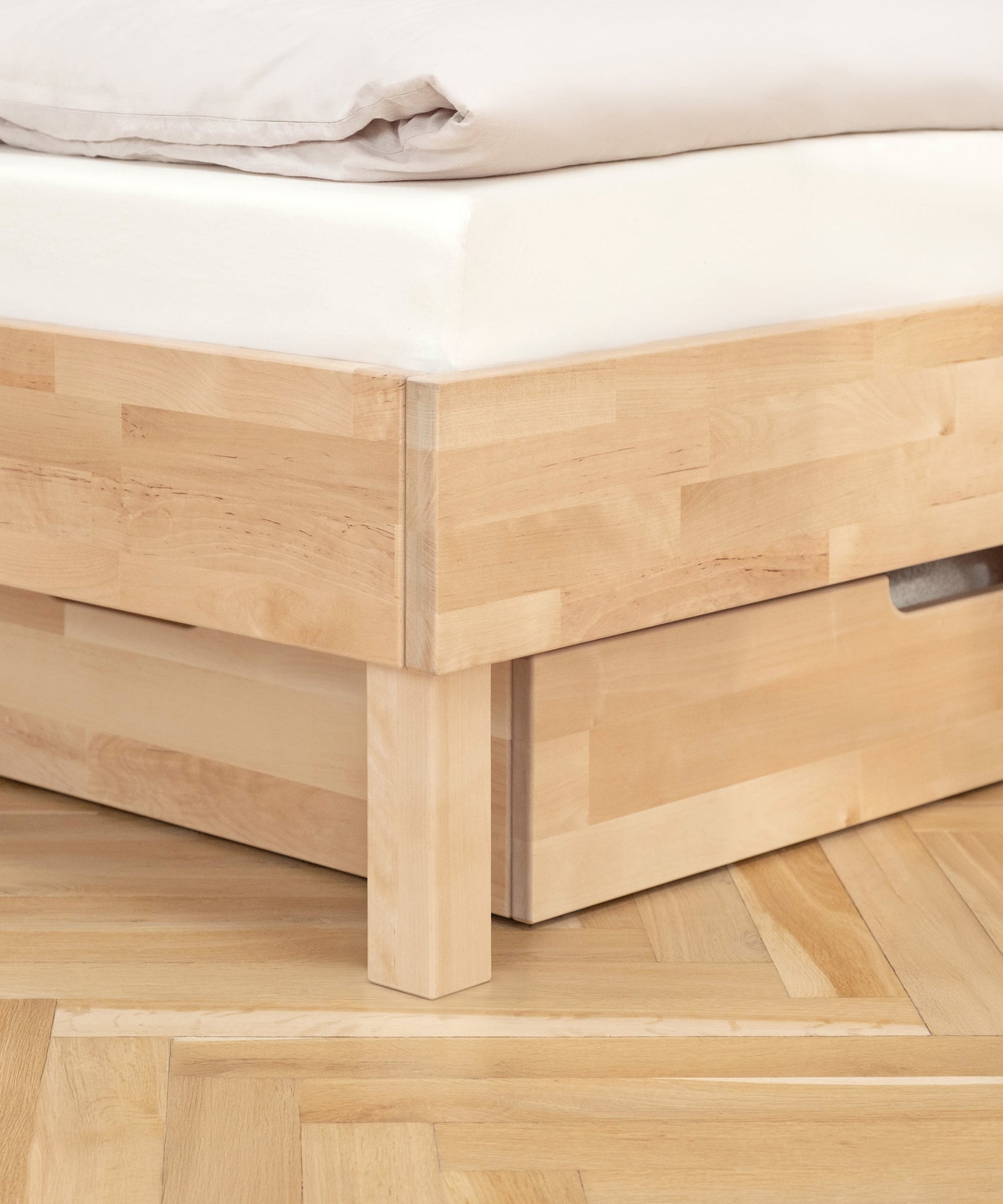 Nachhaltig & FSC®-zertifiziert*Das naturbelassene Birkenholz bringt Wärme ins Schlafzimmer. Es besticht durch seine natürliche Oberfläche und angenehme Haptik.|Familienbett Plano Birke ist FSC zertifiziert.