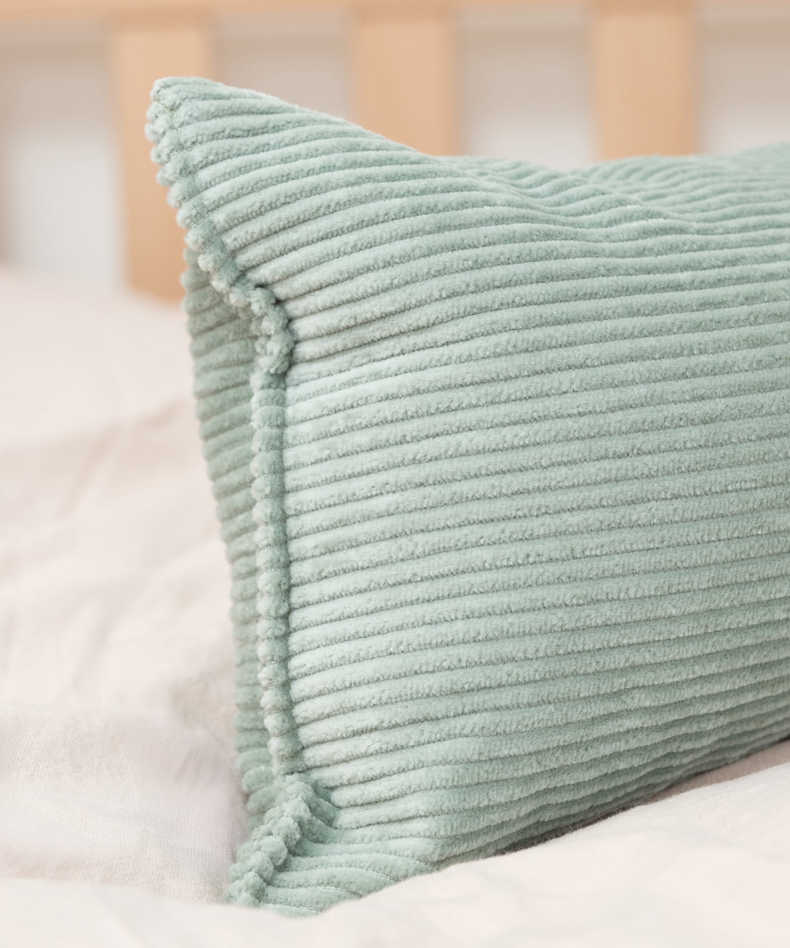 Nahansicht Bettschlange Cord in Jade.