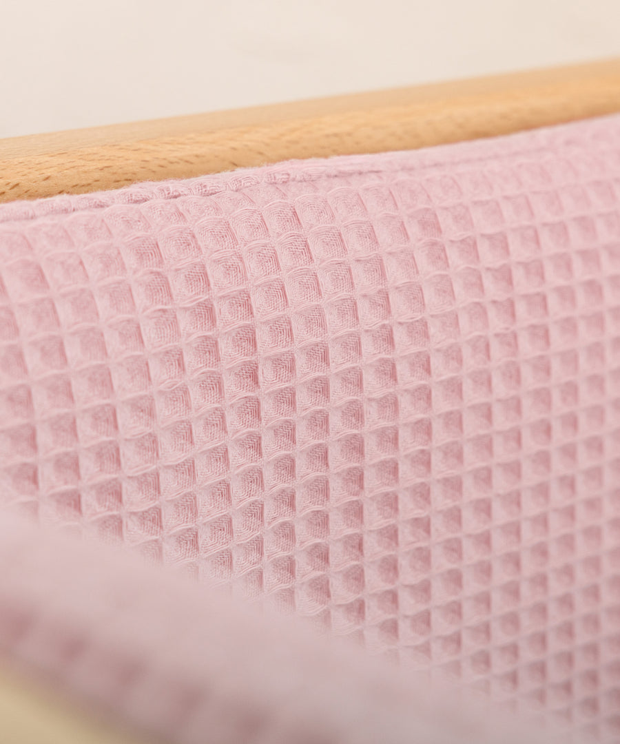 Strukturierter Waffelpiqué*Der Oberstoff aus 100 % hochwertiger Bio-Baumwolle ist atmungsaktiv und besonders sanft zur Haut.|Strukturierter Waffelpiqué aus Bio-Baumwolle im Detail.