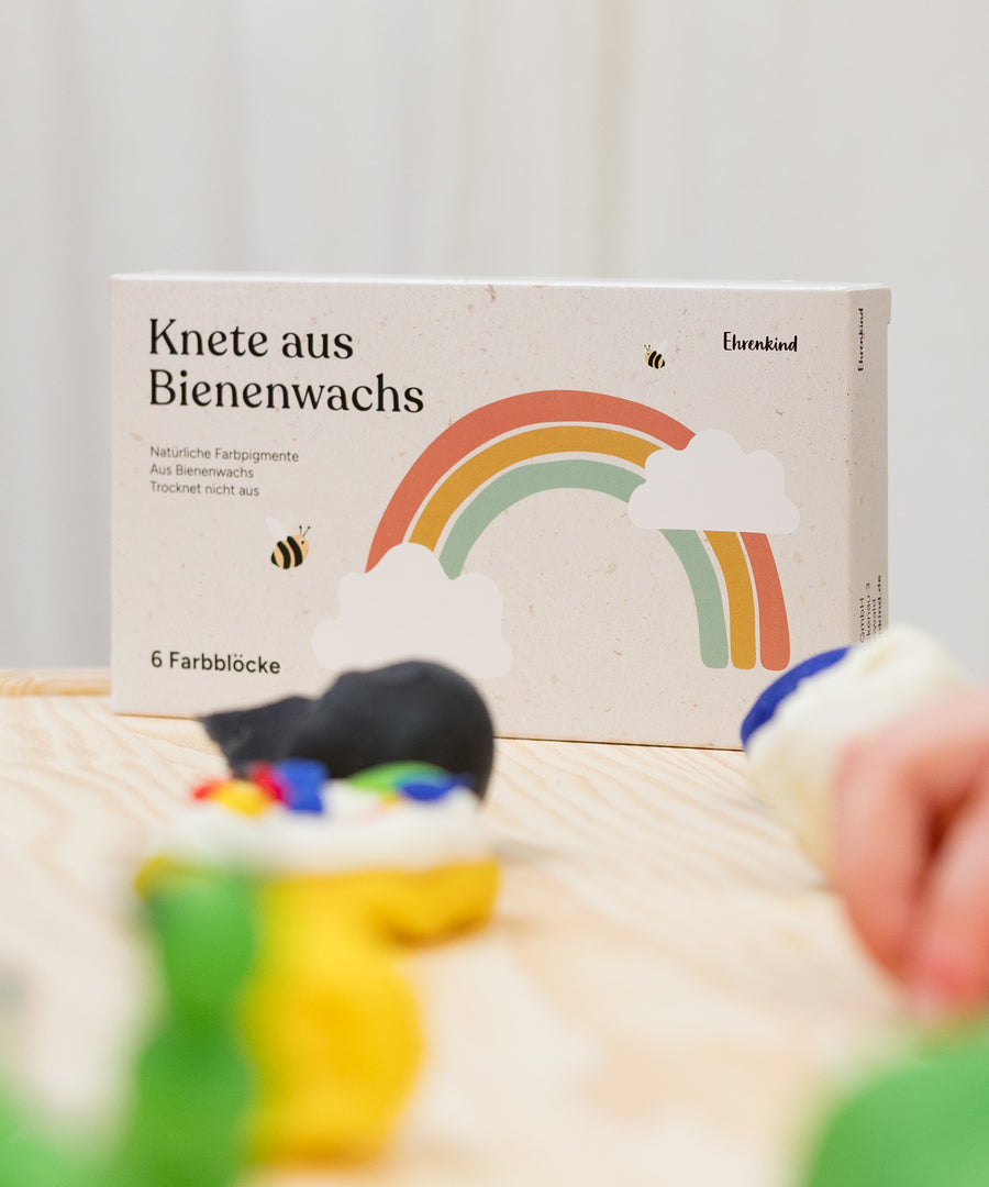 Plastikfrei verpackte Bienenwachs-Knete im Mehrfarbenset.