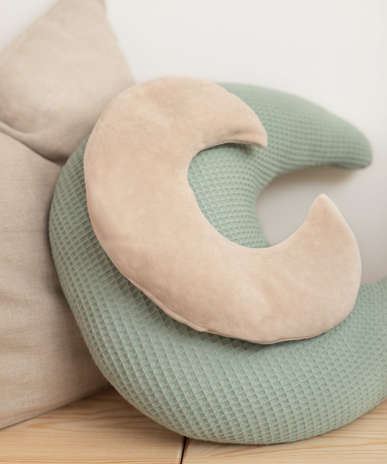 Gemacht für zarte Kinderhaut*Das Kissen aus 100 % Bio-Baumwolle mit waschbarem Bezug ist anschmiegsam und besonders sanft zu empfindlicher Babyhaut.|Weiches Wärmekissen aus 100 % Bio-Baumwolle, besonders sanft zur empfindlichen Babyhaut.