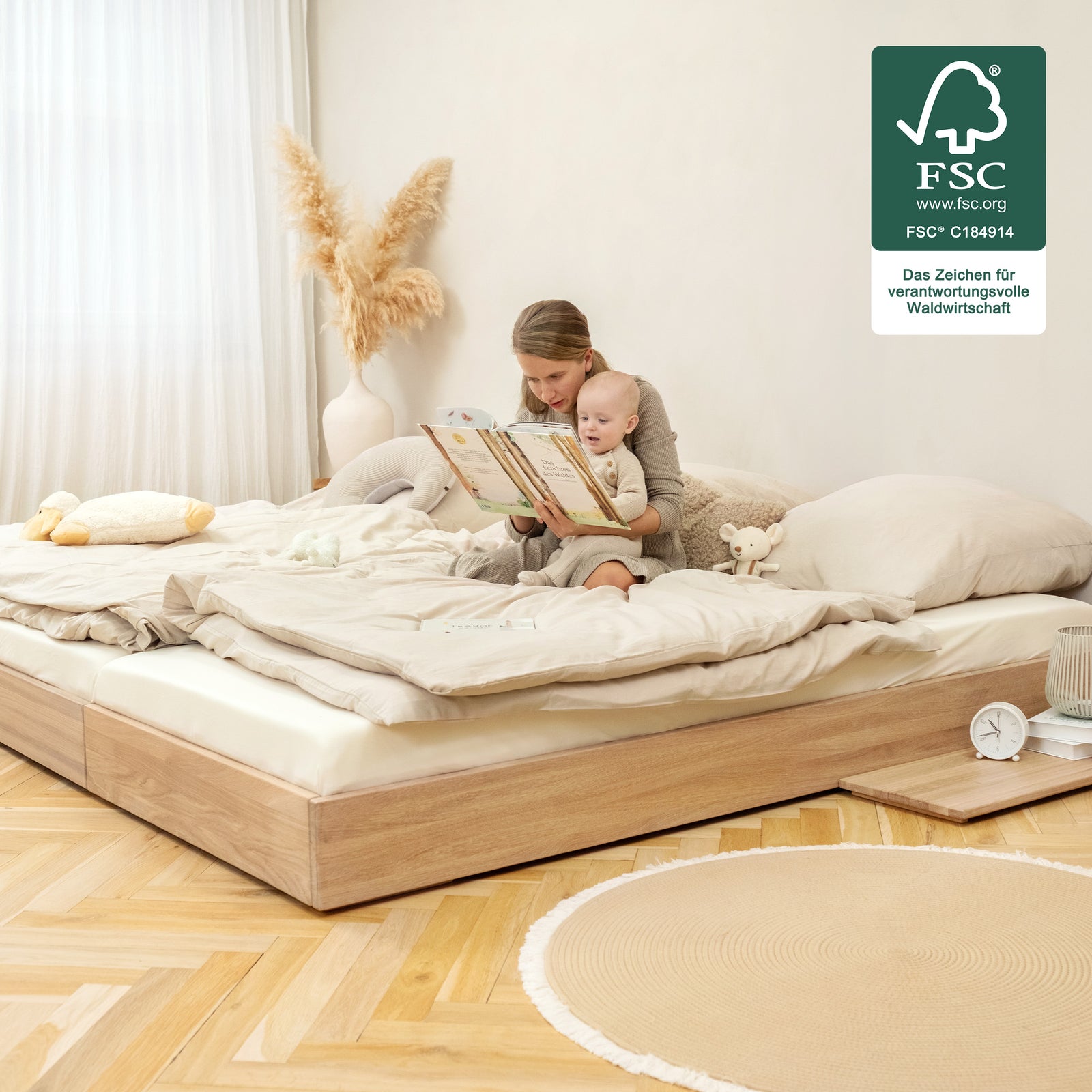 Standard oder tief? Wie du willst!*Das durchdachte Design macht's möglich: Du kannst das Familienbett ganz nach Belieben bodentief oder in Standardhöhe aufbauen.|Familienbett Bodentief aufgebaut.