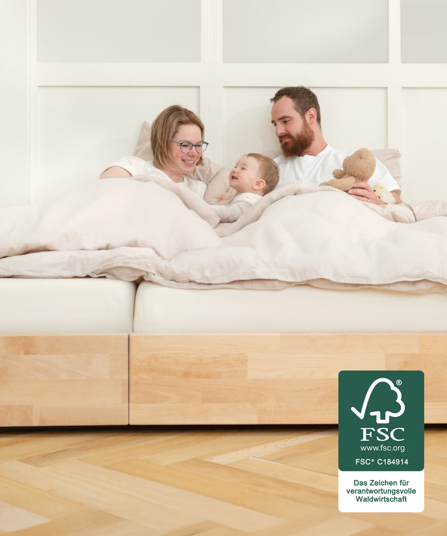 Familienbett Plano Birke Bodentief aufgebaut.
