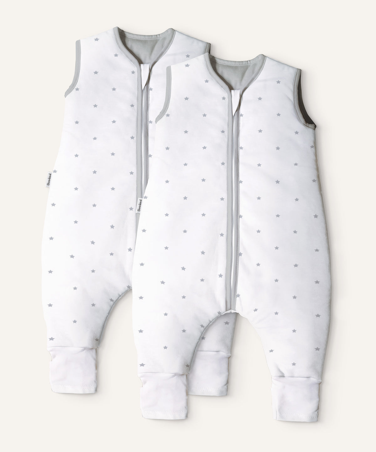 2er Bundle Ehrenkind Baby-Sommerschlafsack  mit Beinen in weiß mit grauen Sternen.