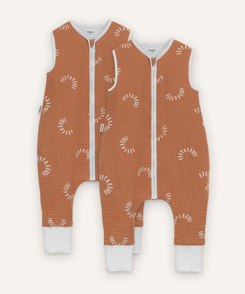 2er Bundle Ehrenkind Baby-Sommerschlafsack Musselin mit Beinen  in zimt mit Muster.