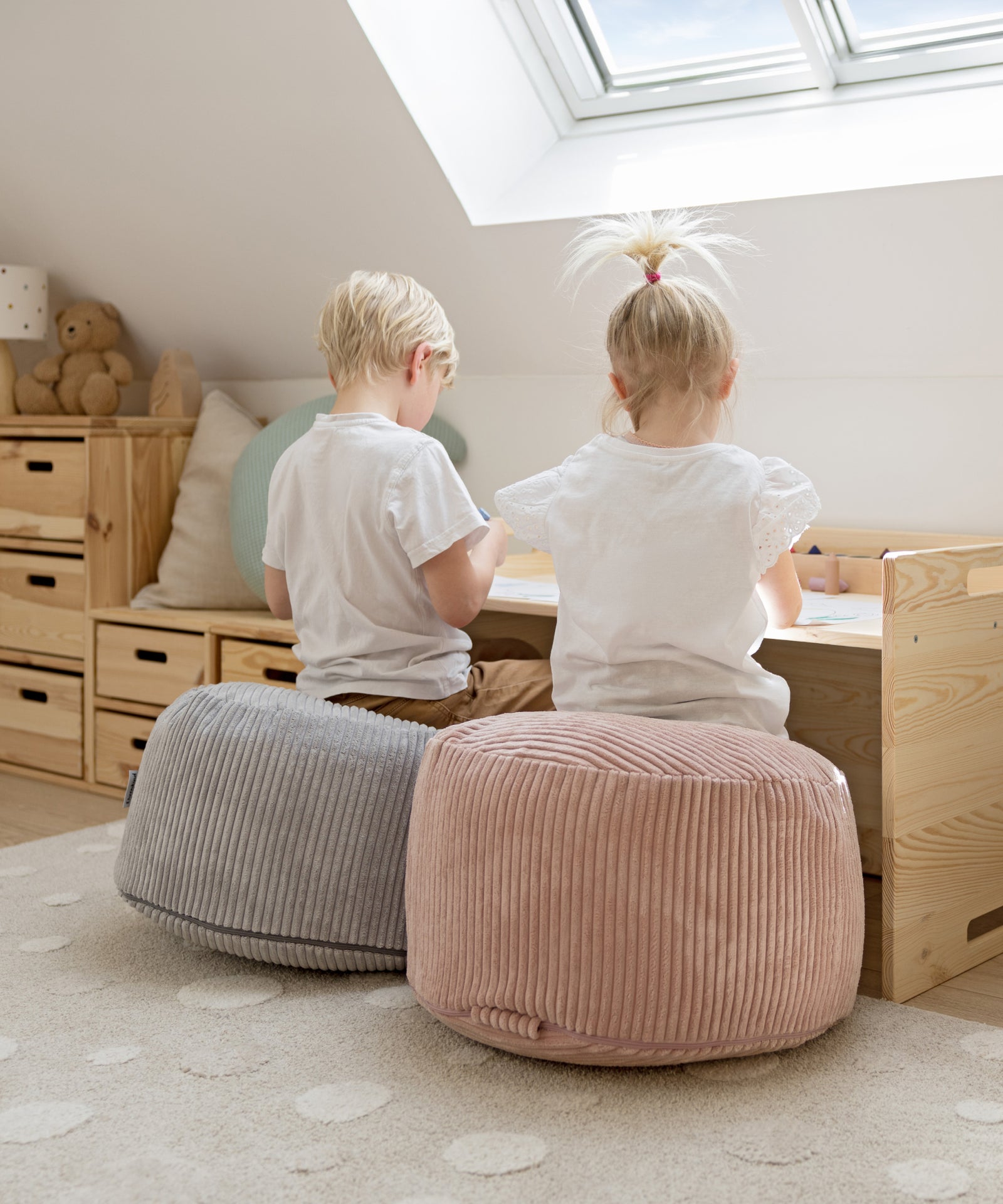 Bequem & weich*Ob zum Lesen, Spielen oder Ausruhen - der Sitzsack aus weichem Cordstoff ist ein gemütlicher Begleiter im Alltag.|Weicher Cord Pouf als gemütlicher Platz zum Lesen und Ausruhen
