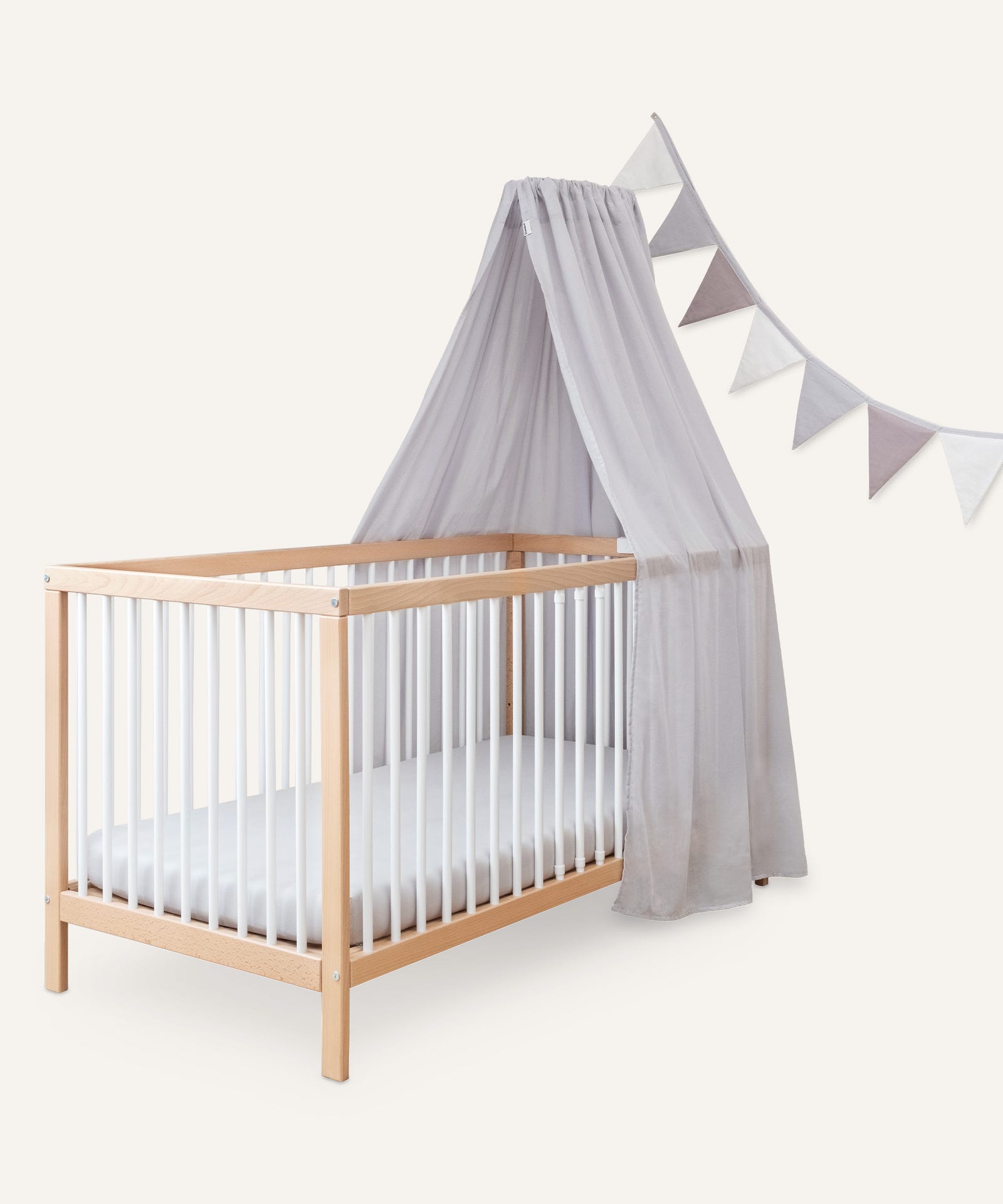 Dekorations-Set Baldachin in Hellgrau mit Wimpelkette.