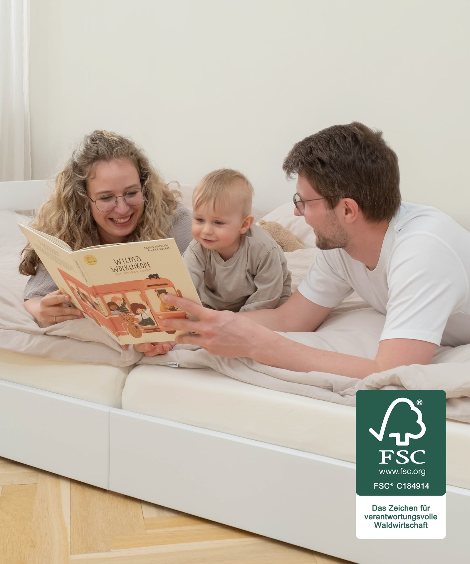 Standard oder tief? Wie du willst!*Das durchdachte Design macht's möglich: Du kannst das Familien-bett ganz nach Belieben bodentief oder in Standardhöhe aufbauen.| Optimale Höhe für Kleinkinder.