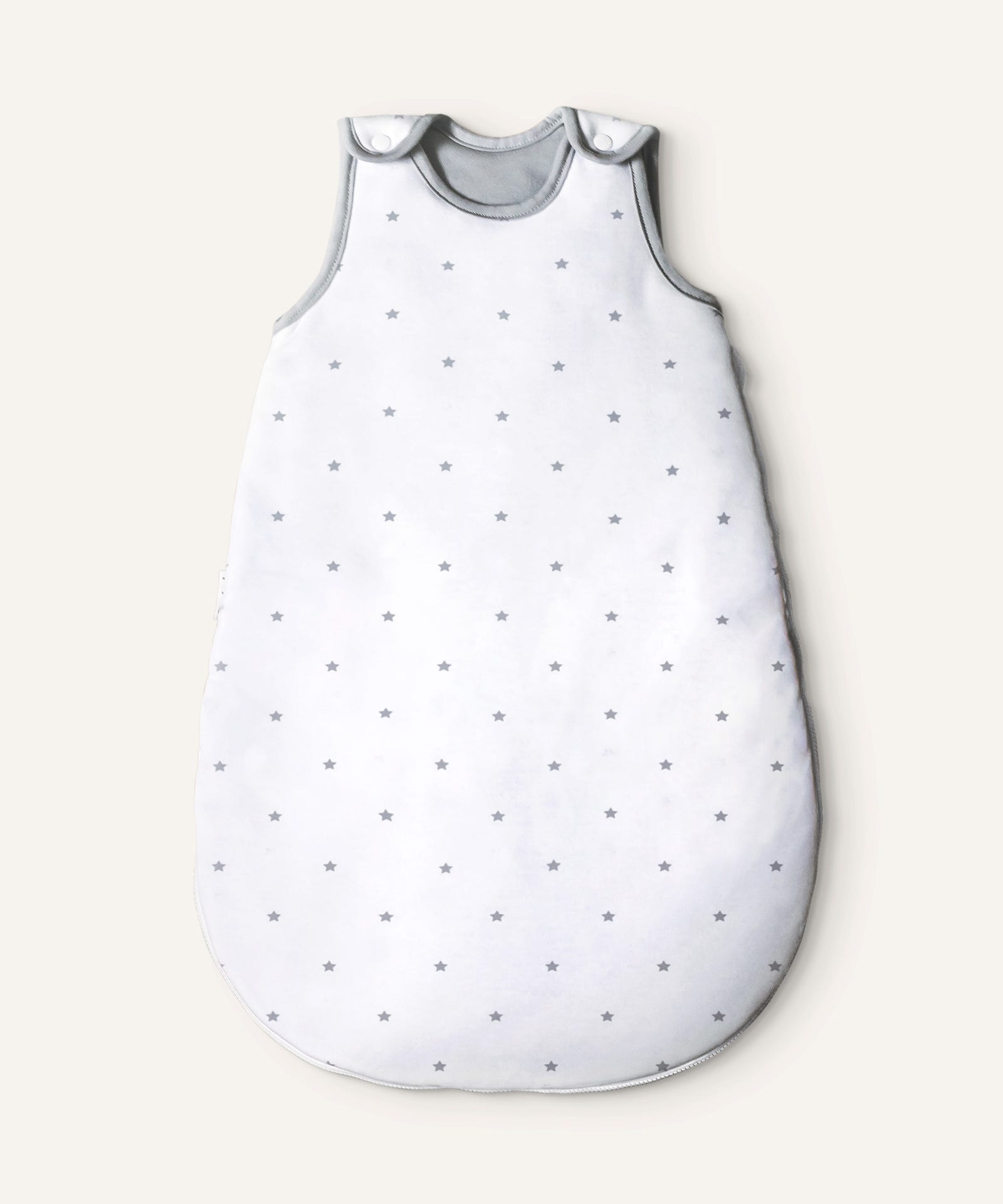 Ehrenkind Baby-Sommerschlafsack rund in weiß mit grauen Sternen.
