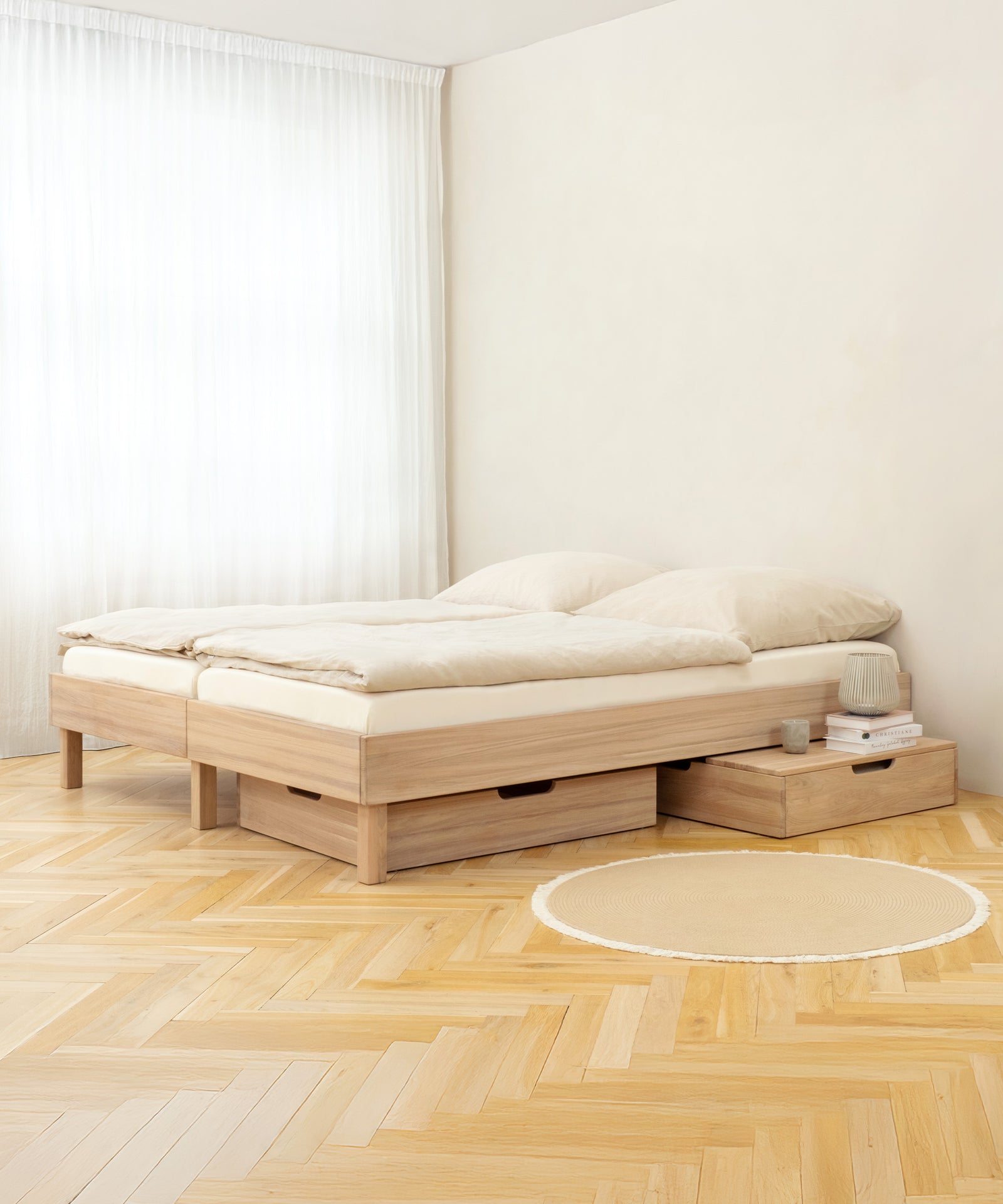 Für eine erholsame Nachtruhe*Hochwertig verarbeitet, reduziert aufs Wesentliche - ein zeitloses Bett für erholsame Nächte und ruhige Schlafzimmermomente.|Doppelbett Plano 180x200 mit Schubladen.