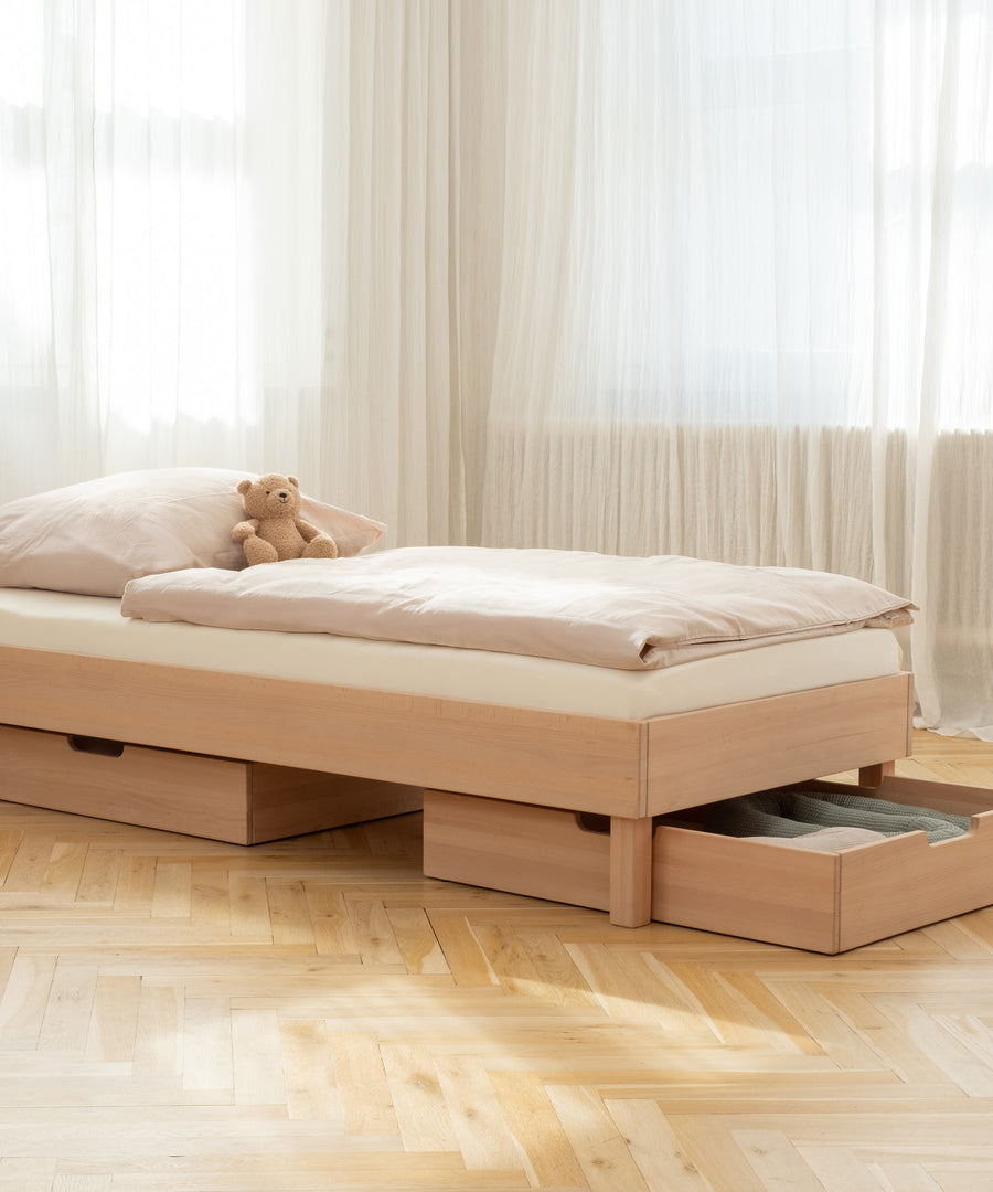 Stauraum unter dem Einzelbett.