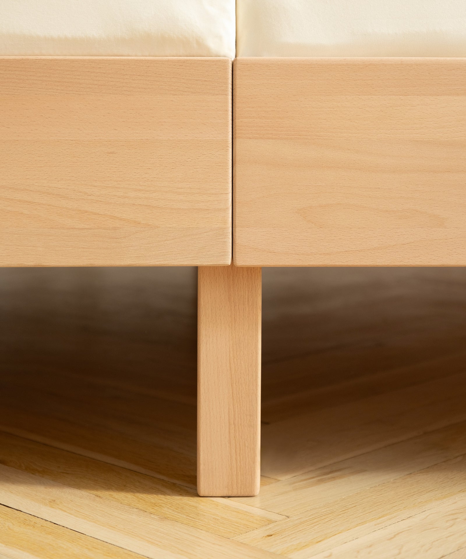 Nachhaltig & FSC®-zertifiziert*
Das natürliche, stabile Buchenholz bringt Wärme ins Schlafzimmer.
Die ruhige Holzoptik sorgt für eine gemütliche Atmosphäre.|Bett Plano Buche ist FSC-zertifiziert.