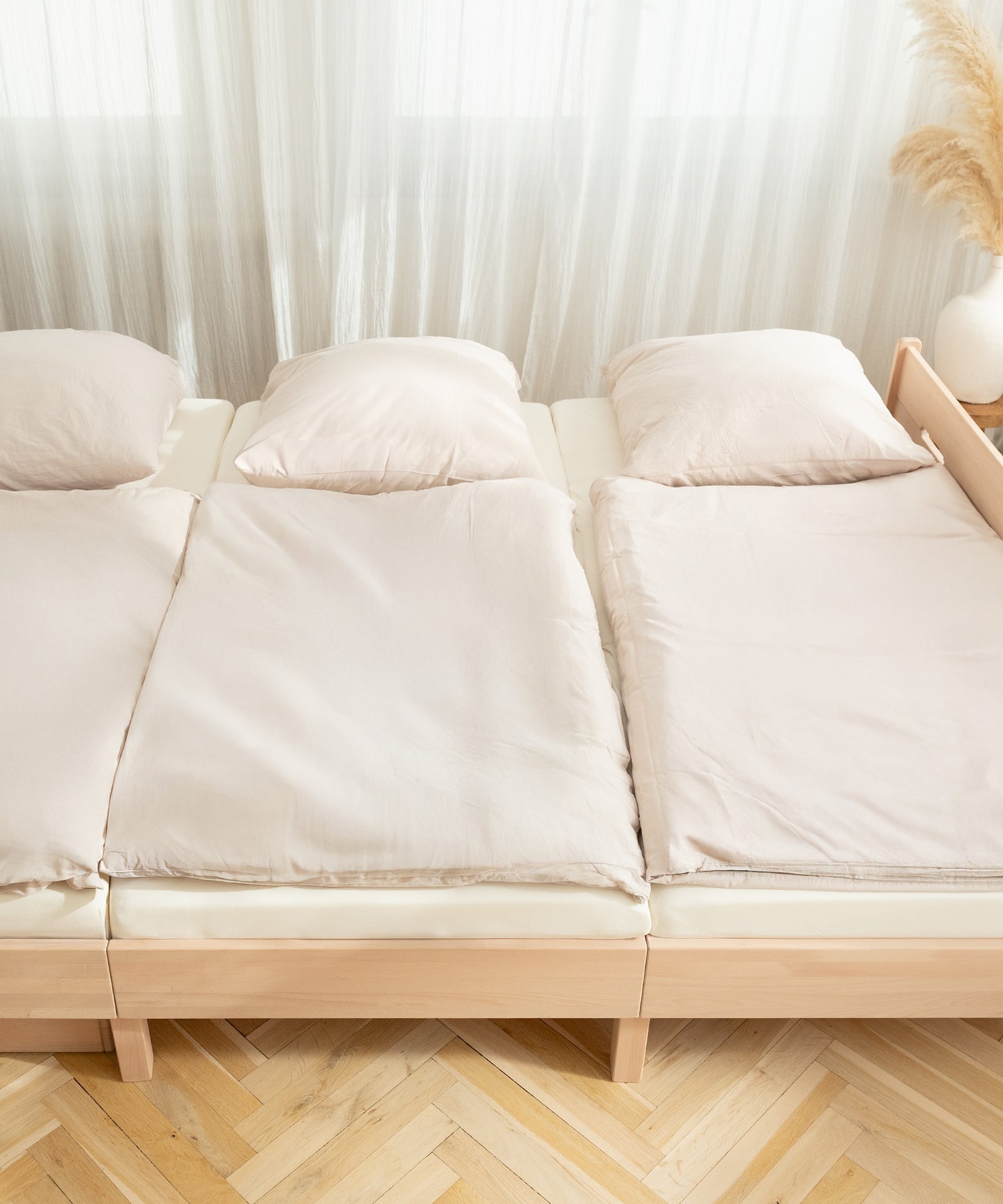 Ehrenkind Familienbett Plano Buche.