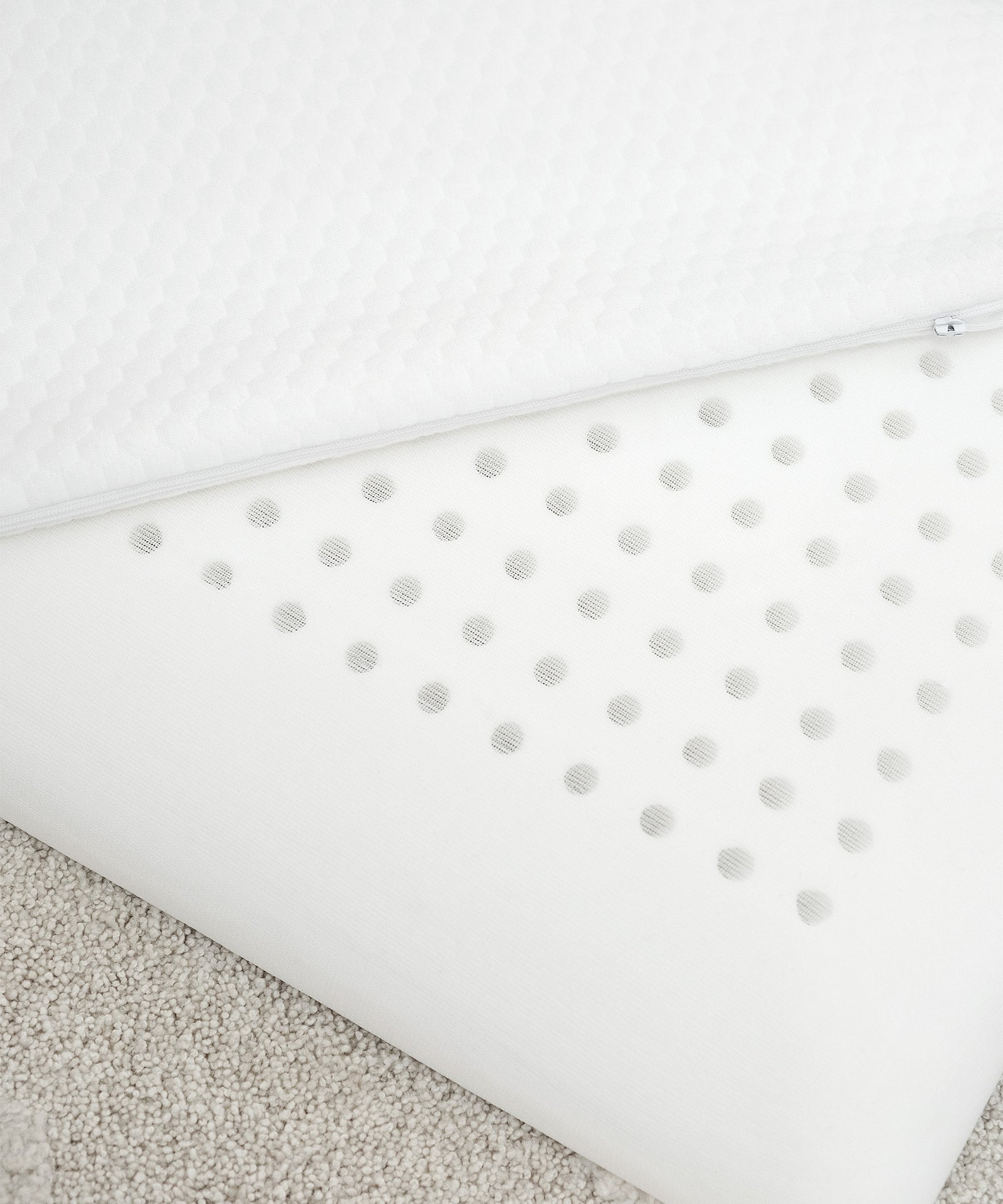 Pflegeleicht & atmungsaktiv*Der Bezug aus Lyocell und Smartcel ist hypoallergen, waschbar und sorgt dank Luftkanälen für eine gute Luftzirkulation.|Hygenisches Nackenstützkissen.