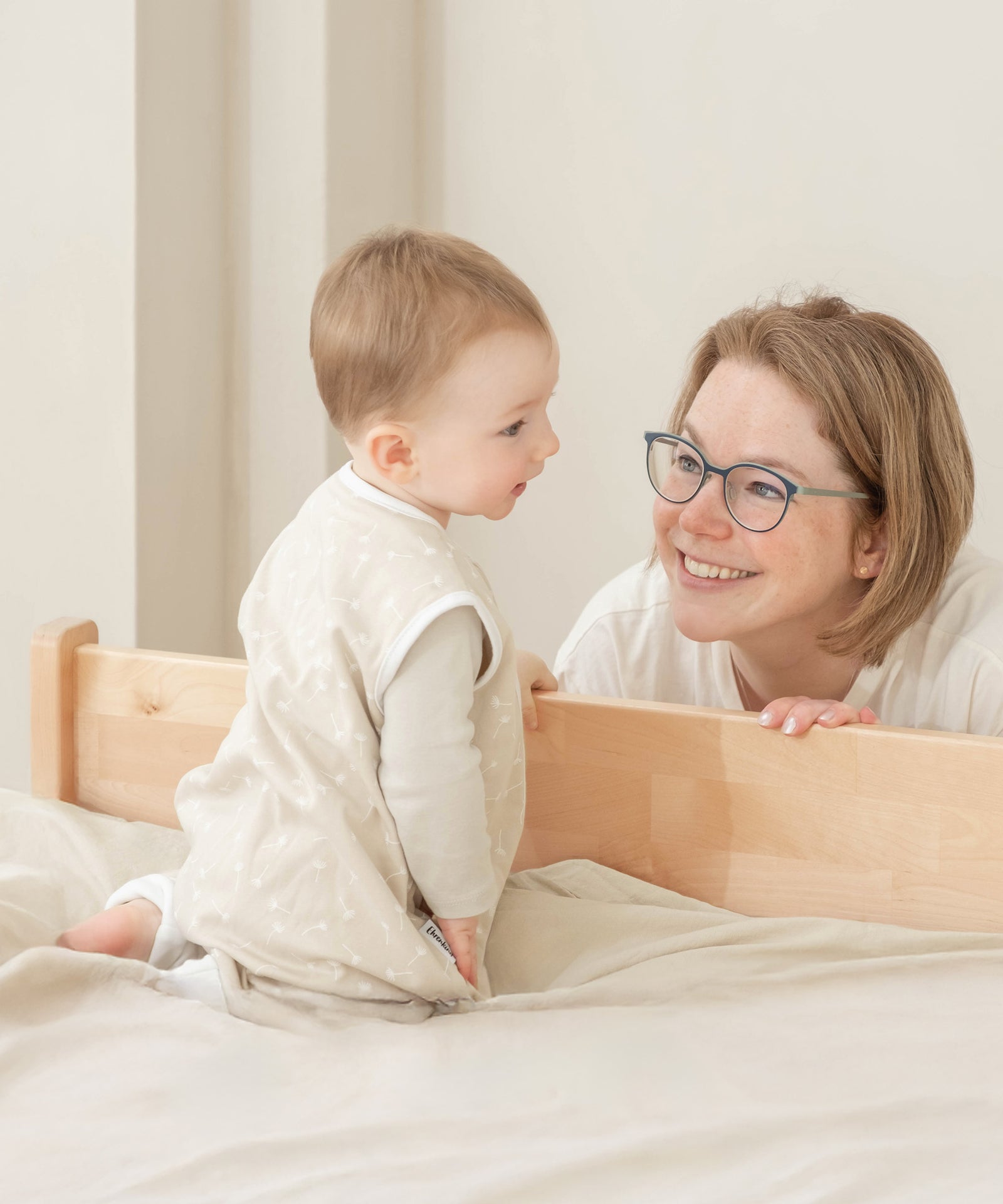 Optionaler Rausfallschutz*Mehr Sicherheit im Handumdrehen - der Rausfallschutz lässt sich flexibel an der Seite oder am Fußende befestigen.| Rausfallschutz bietet mehr Sicherheit.