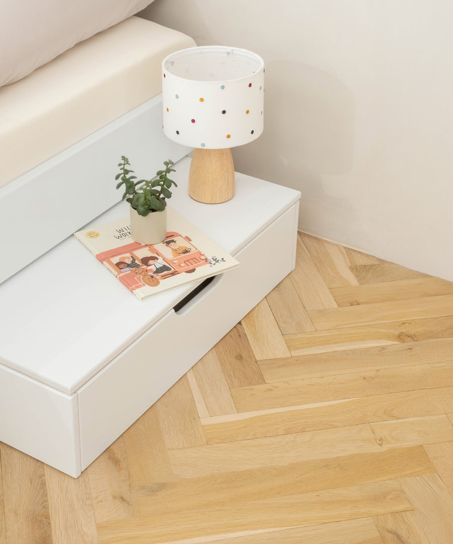 Praktische Ablage*Mit der Ablage im minimalistischen Design kannst du die Bettschub-lade kinderleicht in ein funktionales Nachttischchen| Praktisches Zubehör.